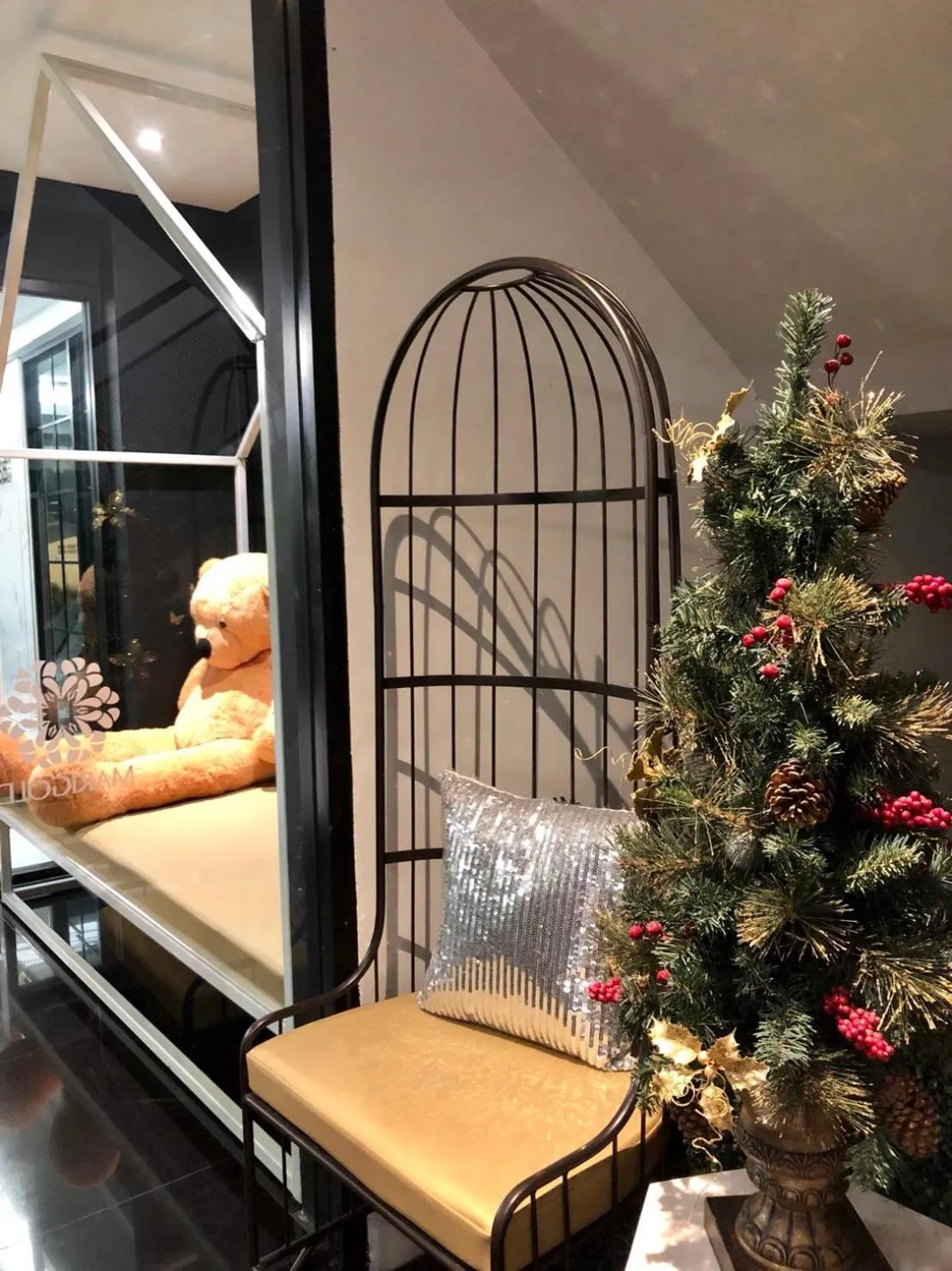 Marigold Sukhumvit - Free Shuttle to BTS Bearing Station