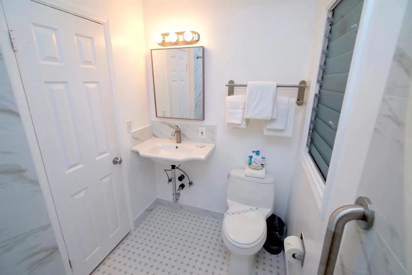 Bathroom in Ocean Lodge Santa Monica Beach Hotel