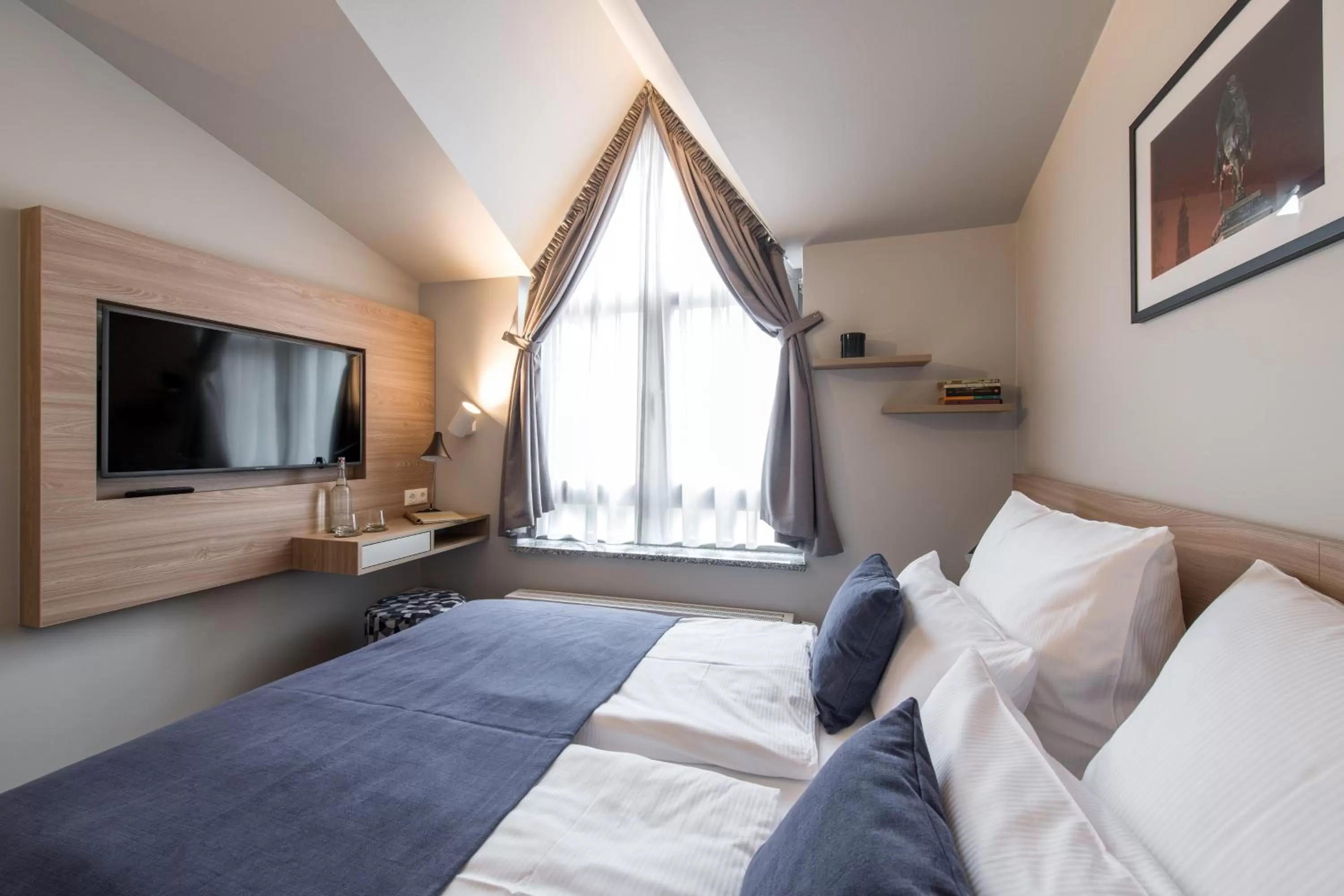 Photo of the whole room, Bed in stattHotel Weimar