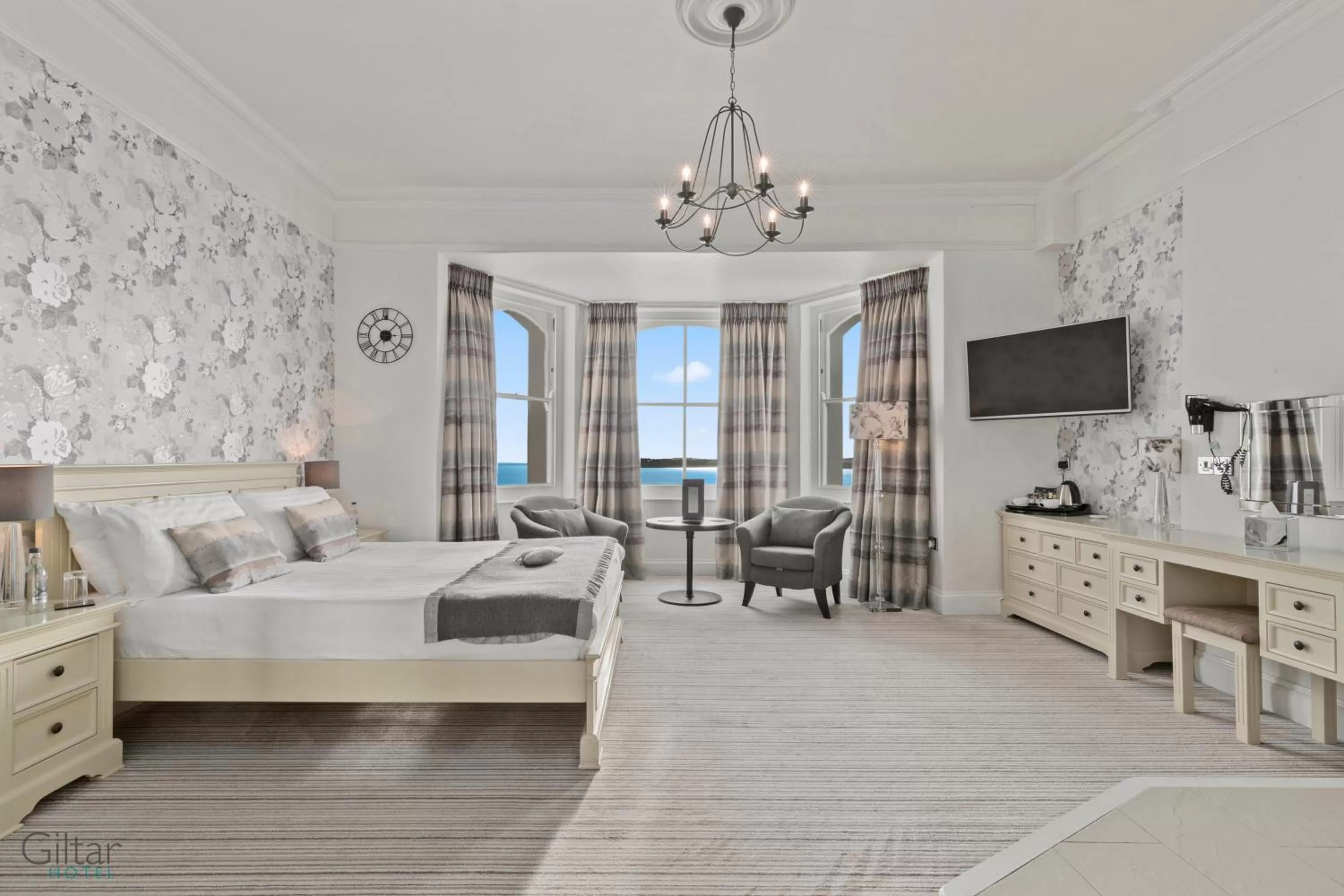 Bedroom, Bed in Giltar Hotel