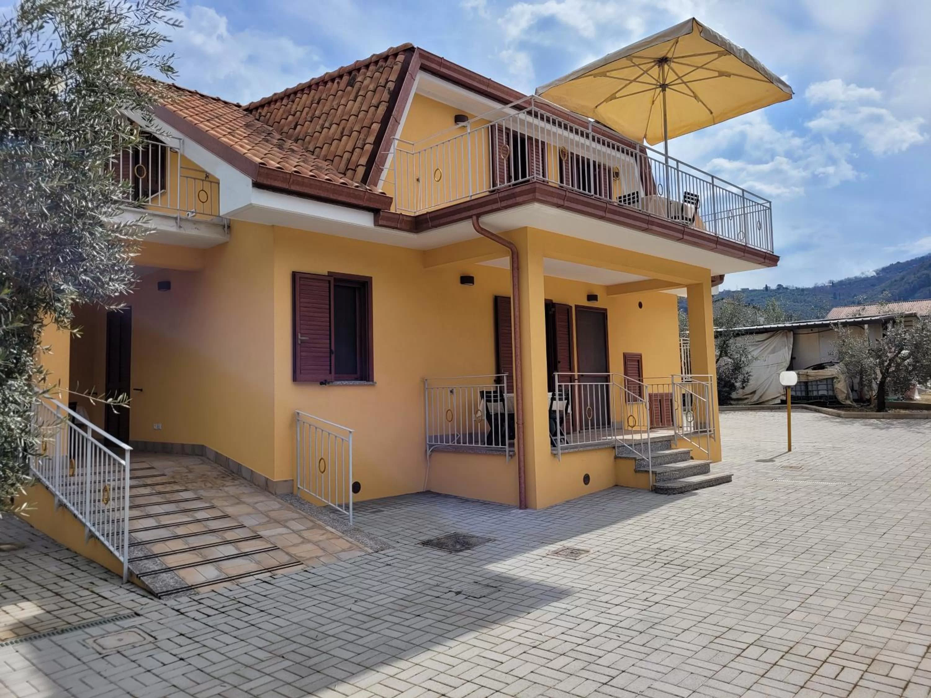 Alloggio turistico Magnifico Alessandro Valle Bernardo 04025 Lenola nei pressi di Fondi LT