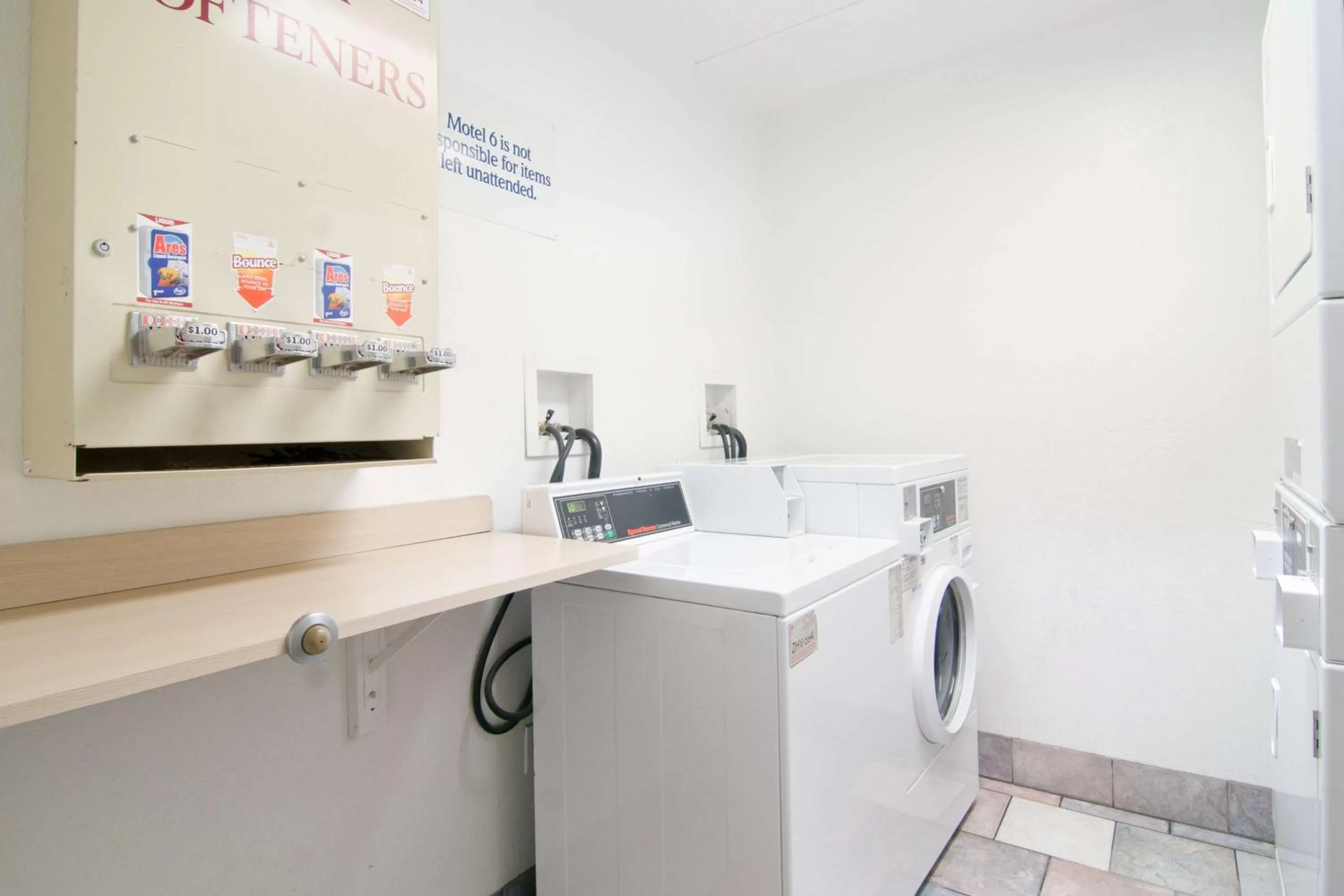 Property building in Motel 6-Lakeville, MN - South - Lakeville