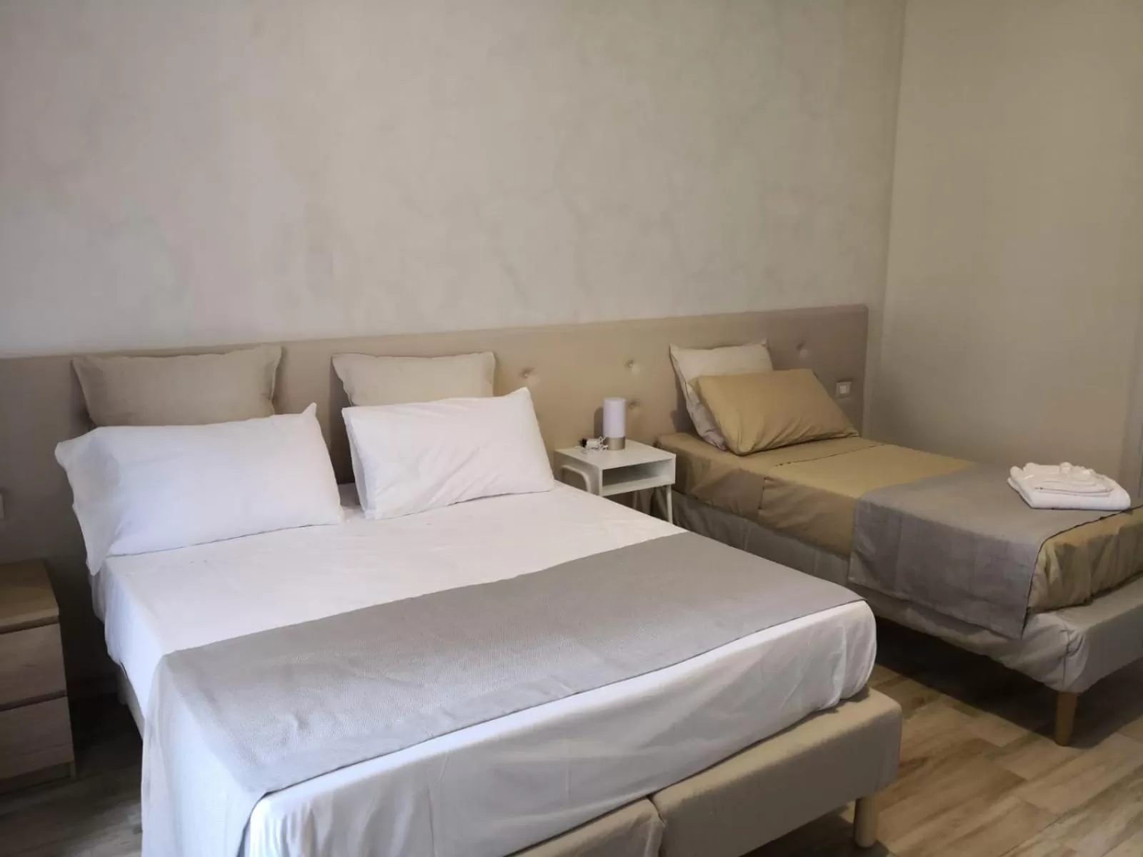 Photo of the whole room, Bed in Michelangelo Home B&B