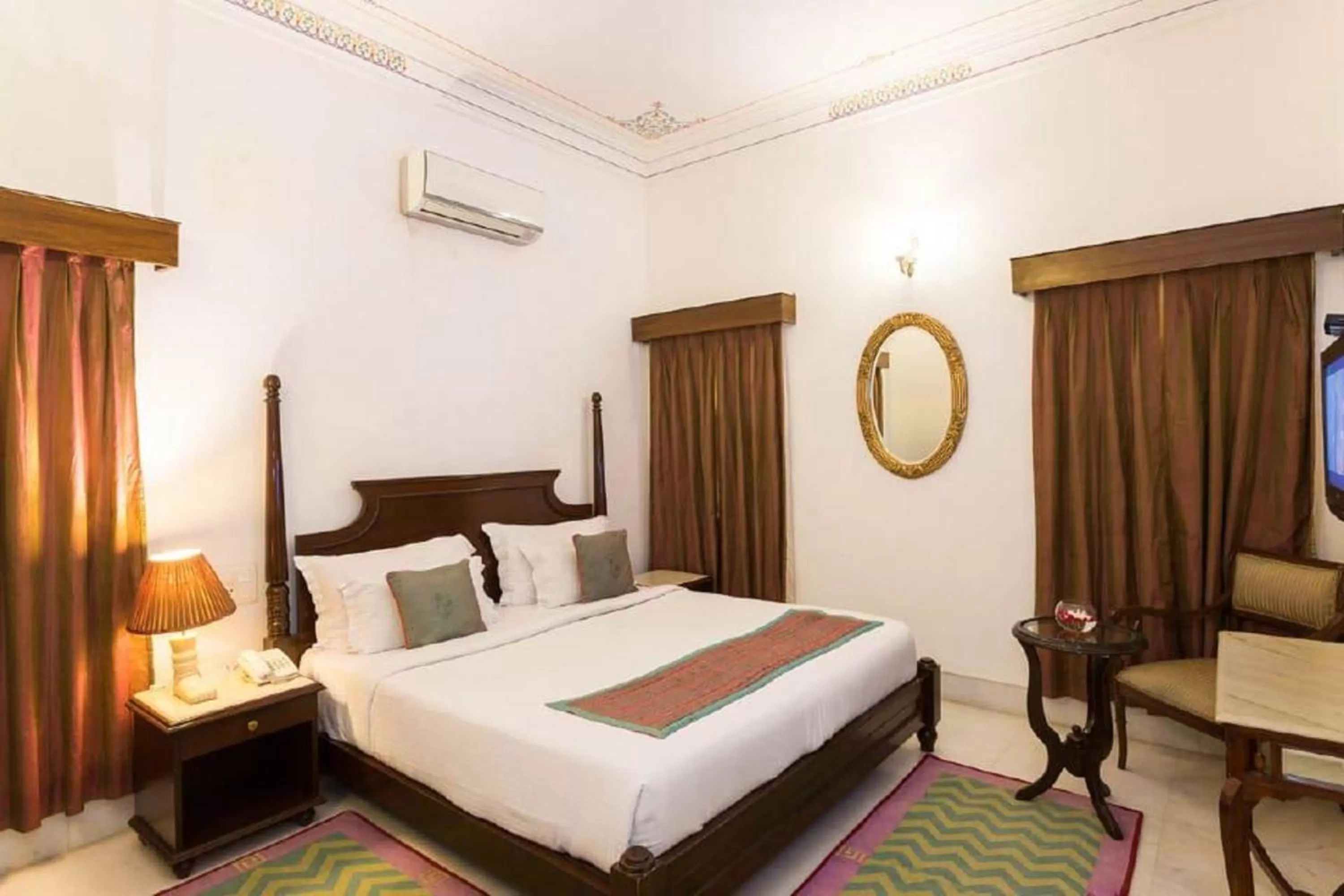 Bed in Amar Kothi