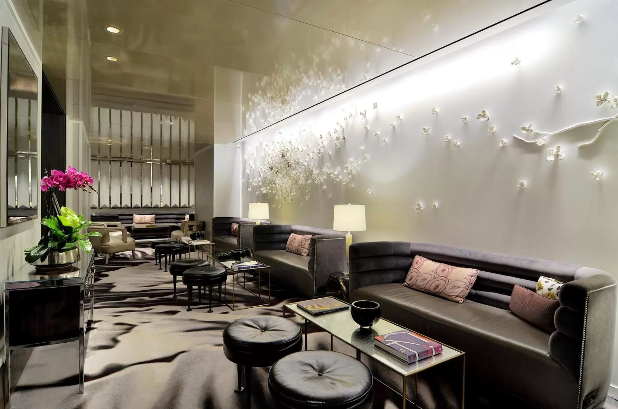 Lounge or bar in Loews Regency New York Hotel