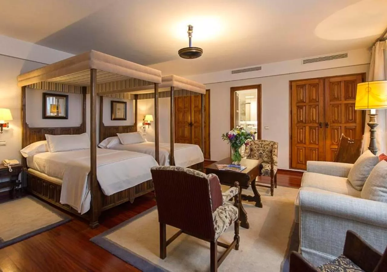 Photo of the whole room, Bed in Parador de Santiago - Hostal Reis Catolicos