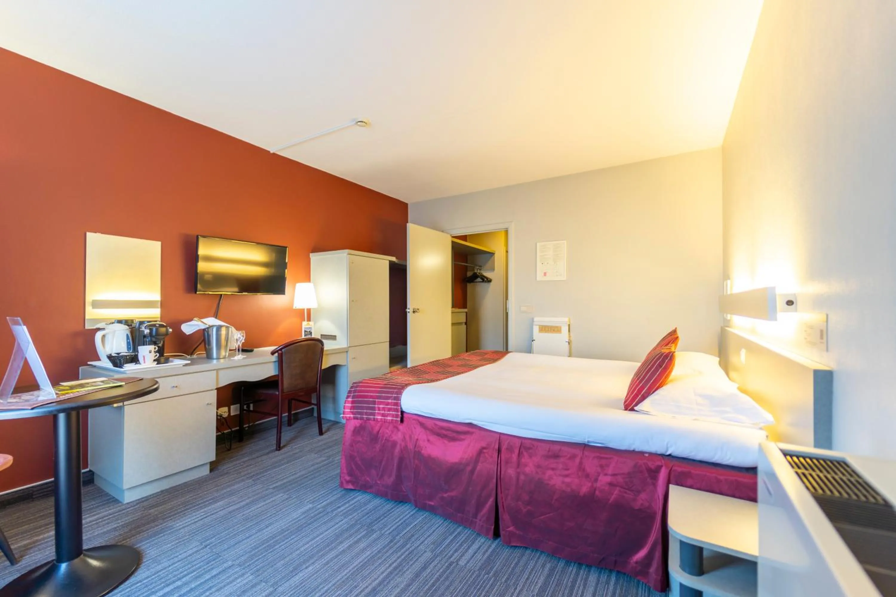 Photo of the whole room, Bed in Hotel Ambiotel