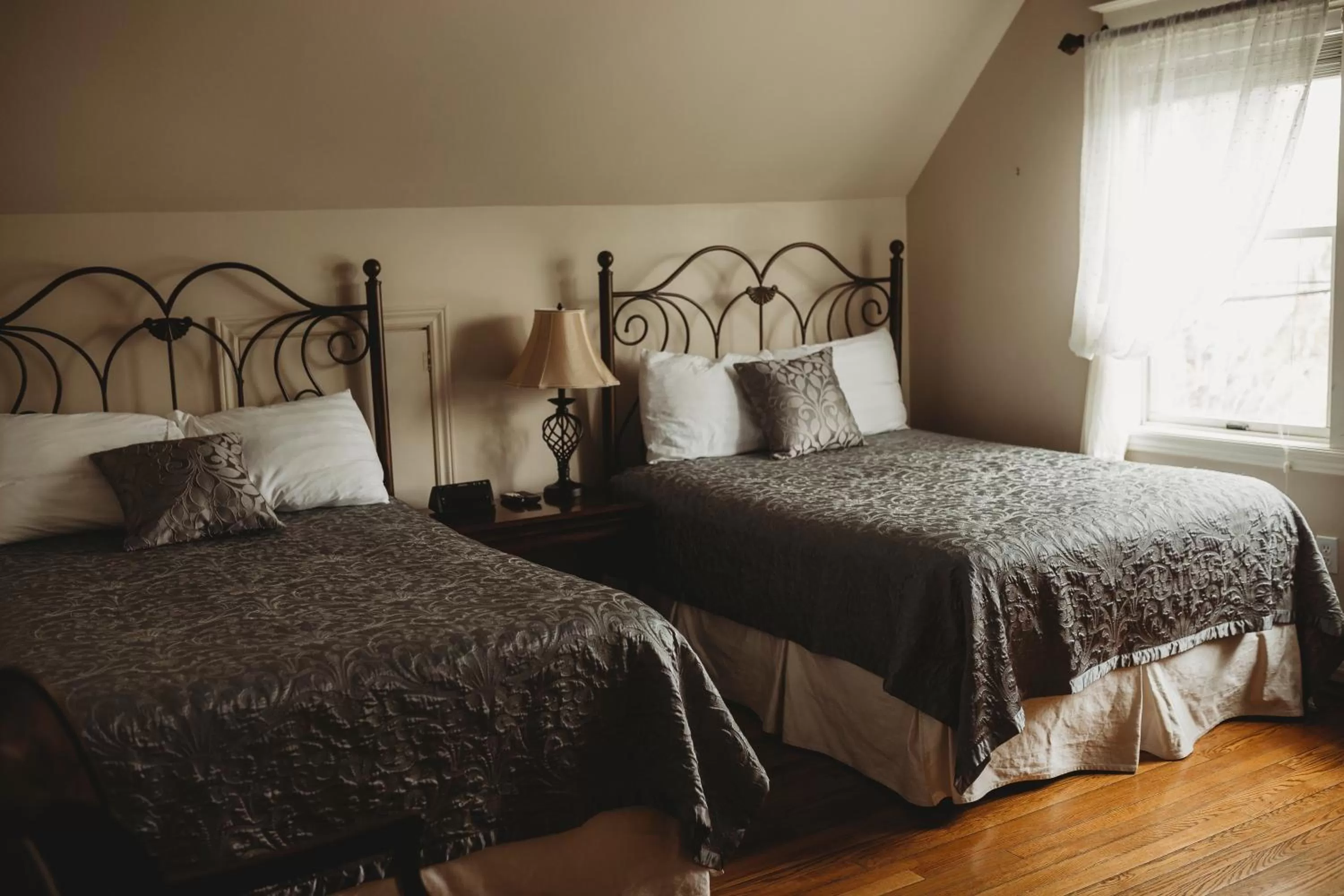Bedroom, Bed in Carriage House Inn Four and a Half Stars