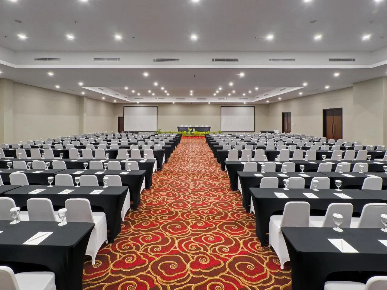 Business facilities in d'primahotel Kualanamu Airport Medan