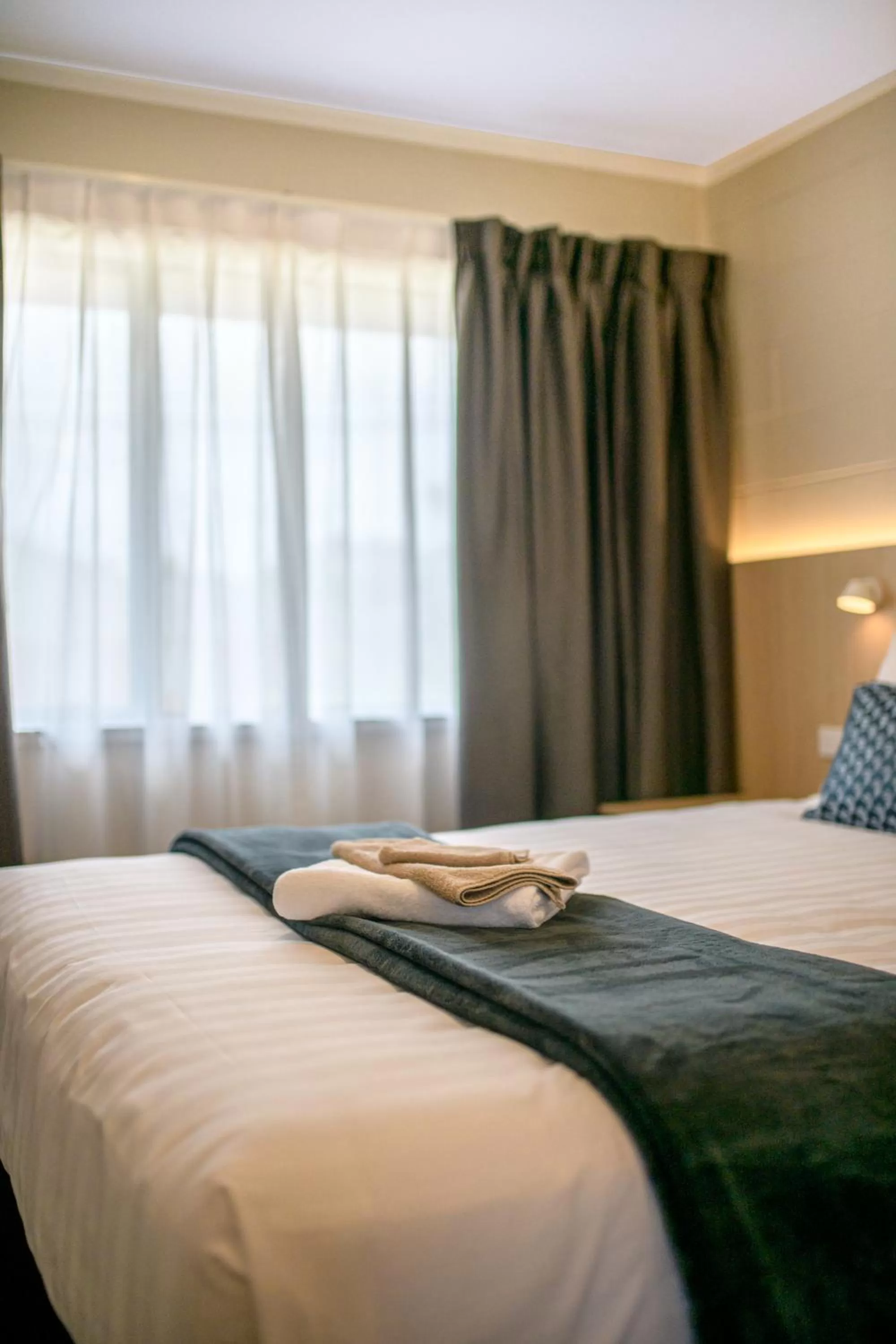 Bedroom, Bed in Takapuna International Motor Lodge