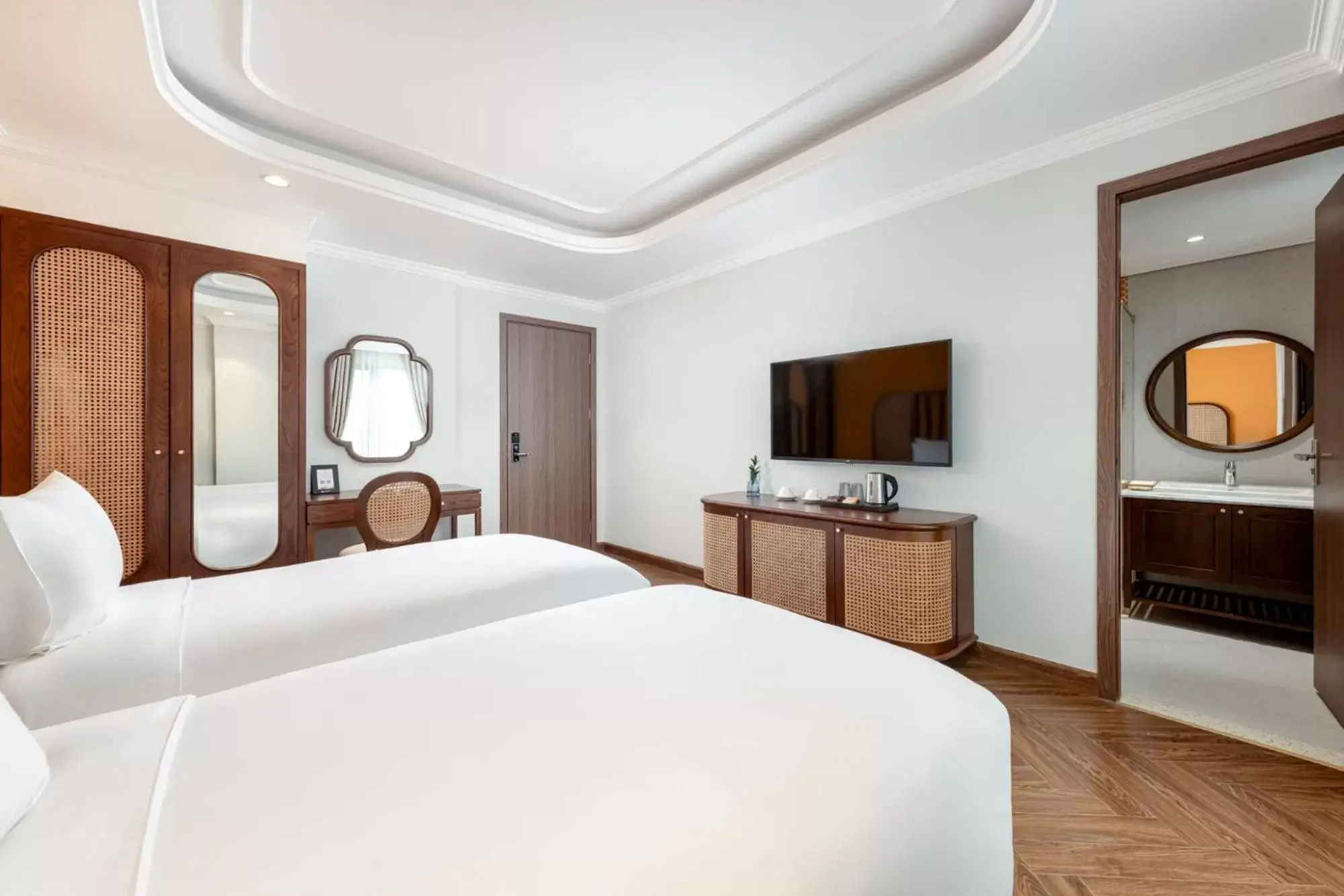 Executive Deluxe Twin in La Siesta Classic Hang Thung Executive Deluxe Twin in La Siesta Classic Hang Thung