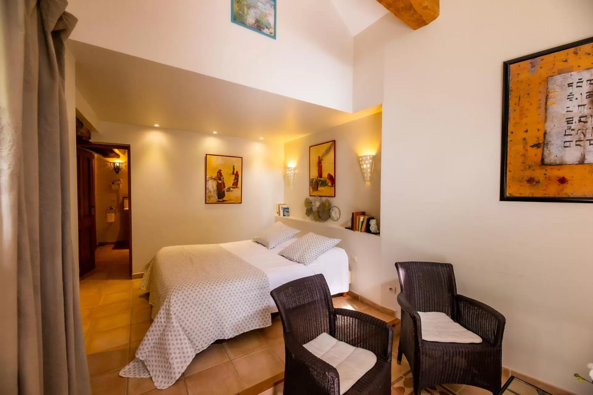 Photo of the whole room, Bed in La Ferme de l'Oudon & SPA