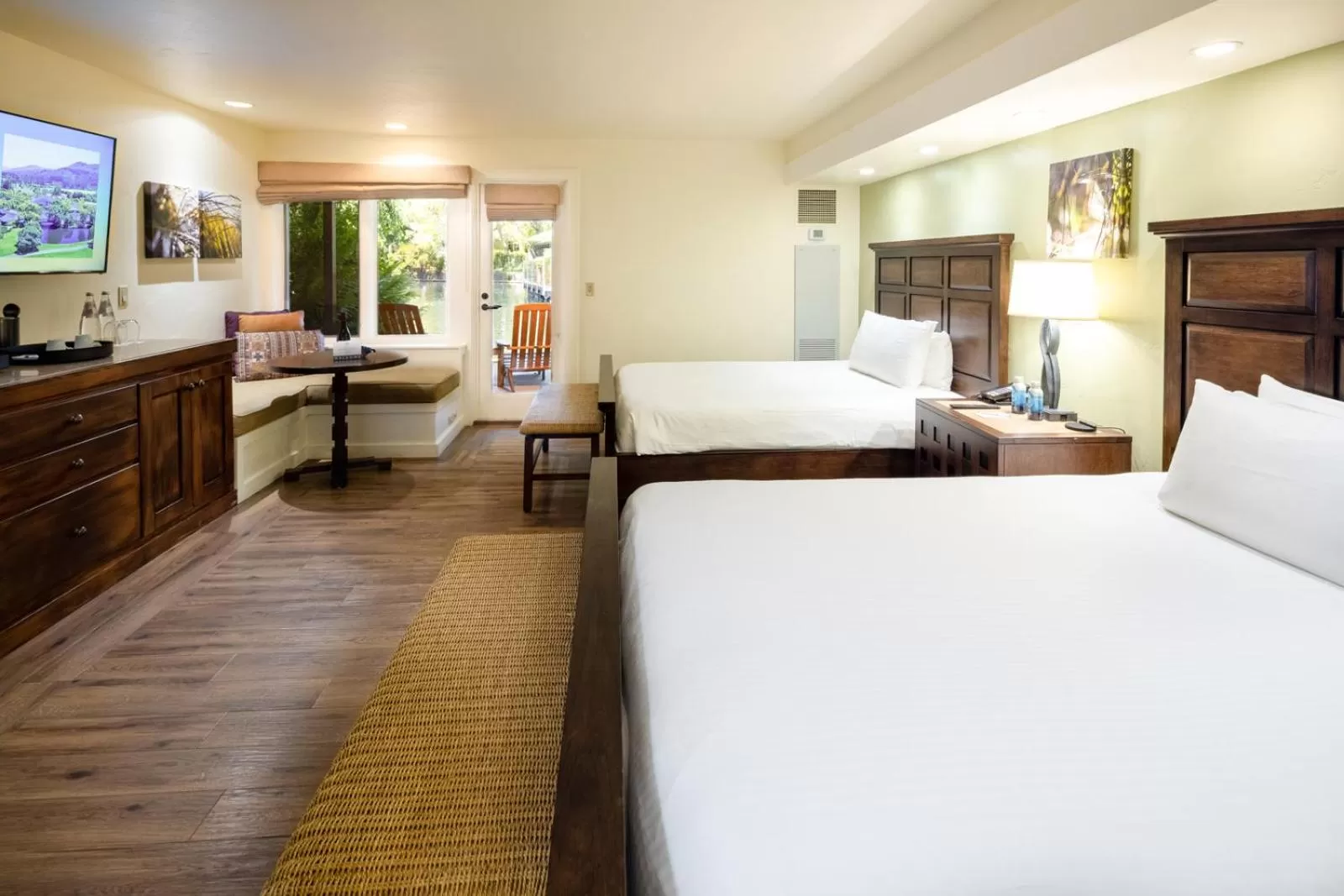 Deluxe Double Queen Room in The Quail Lodge