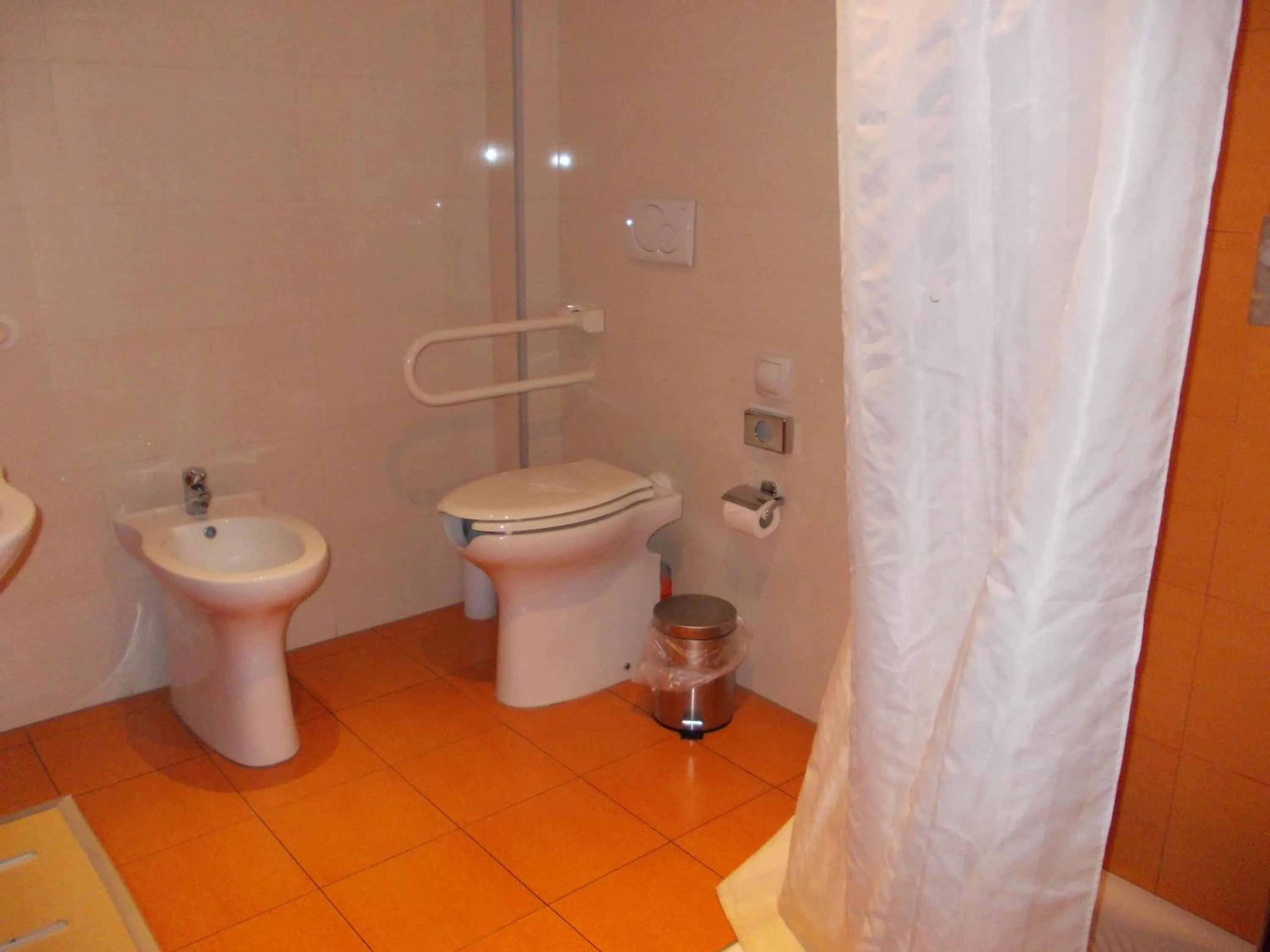 Toilet in Hotel Catania Town