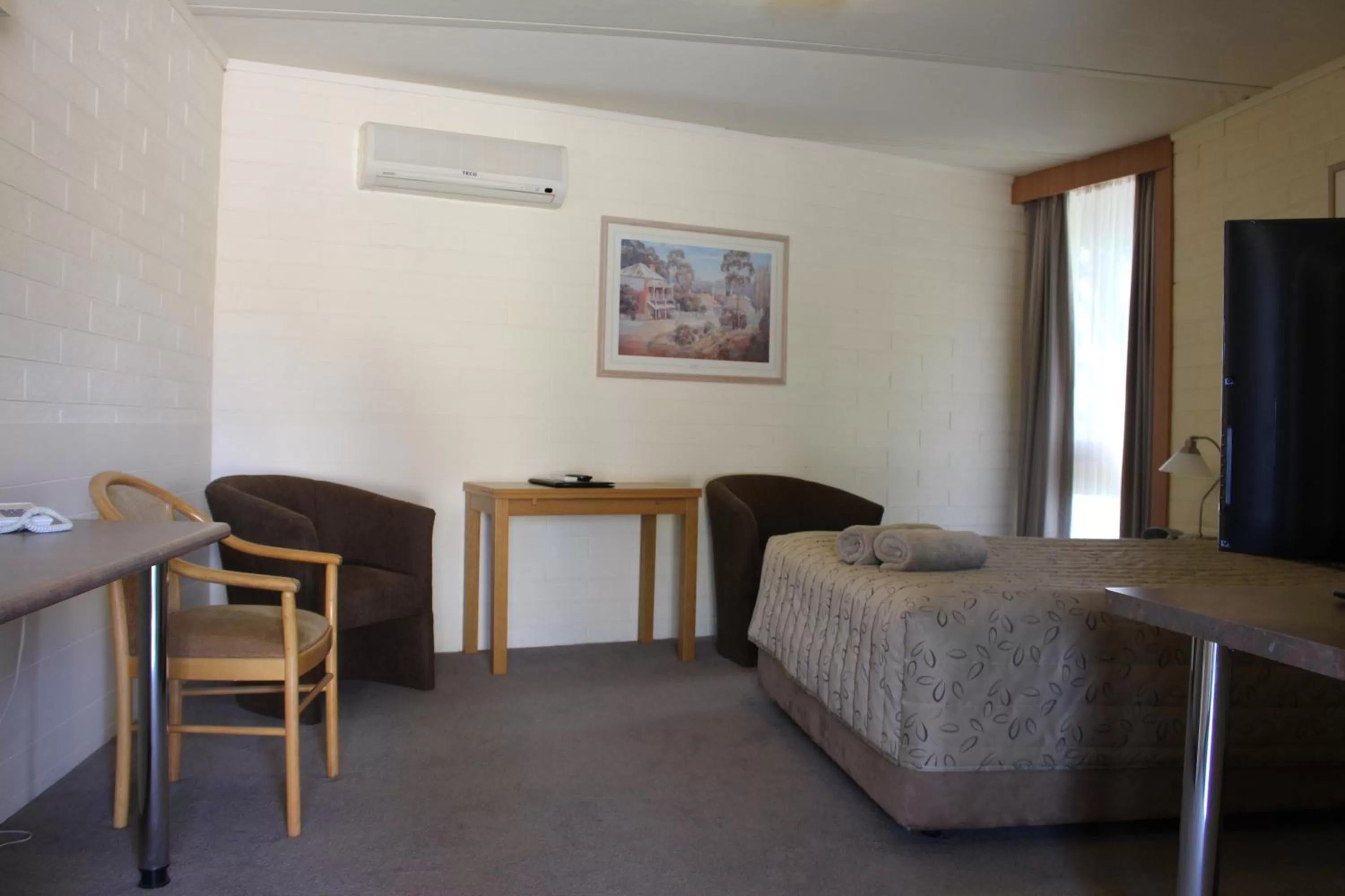 Photo of the whole room in Cobram Colonial Motor Inn