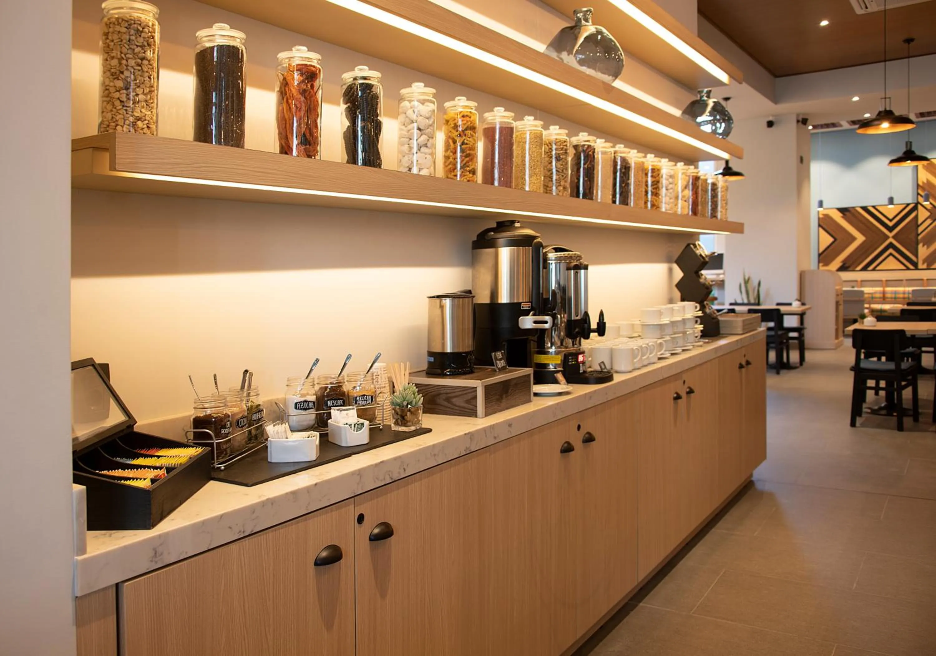 Buffet breakfast in Casa Grande Express