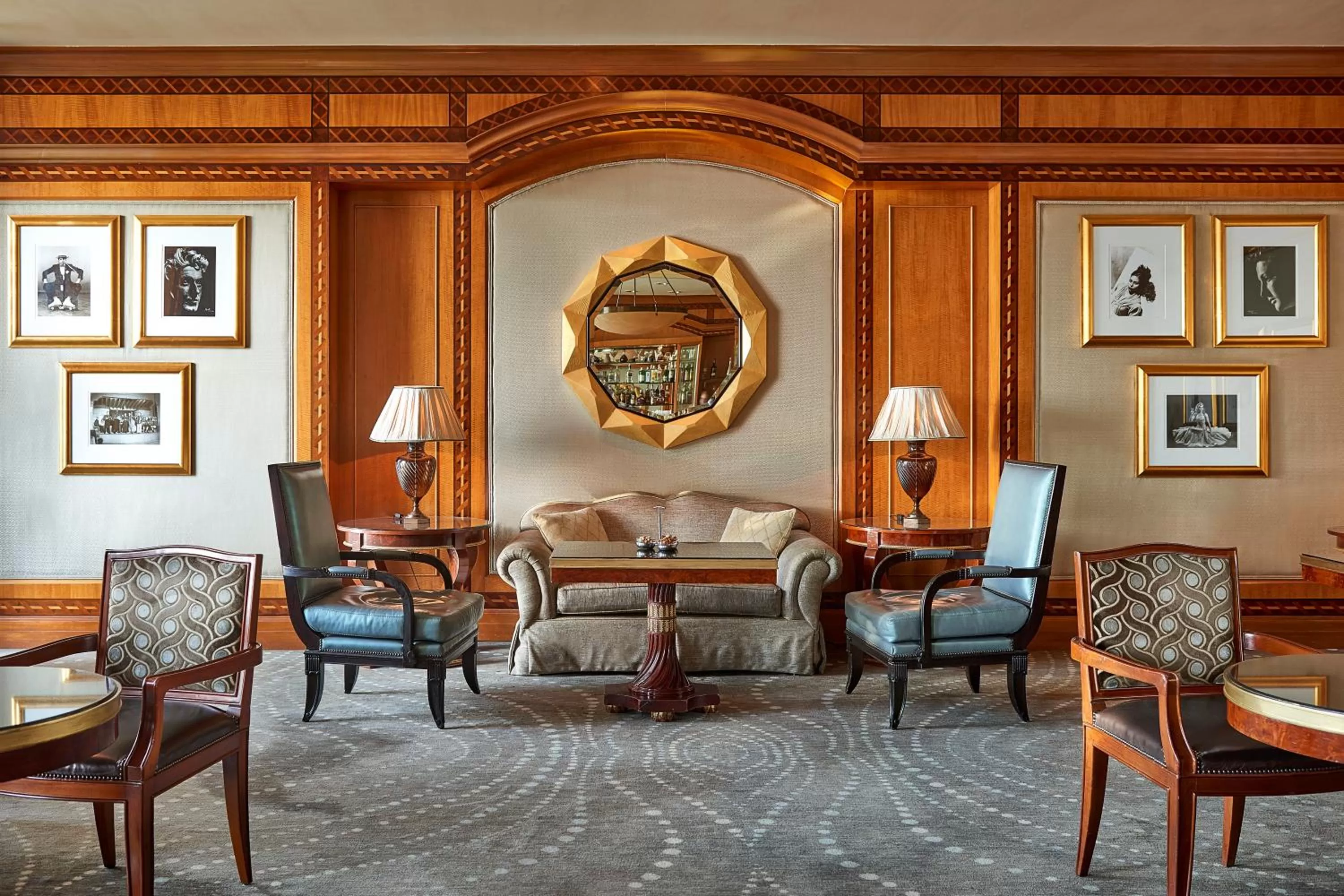 Lounge or bar in Four Seasons Hotel Cairo at Nile Plaza