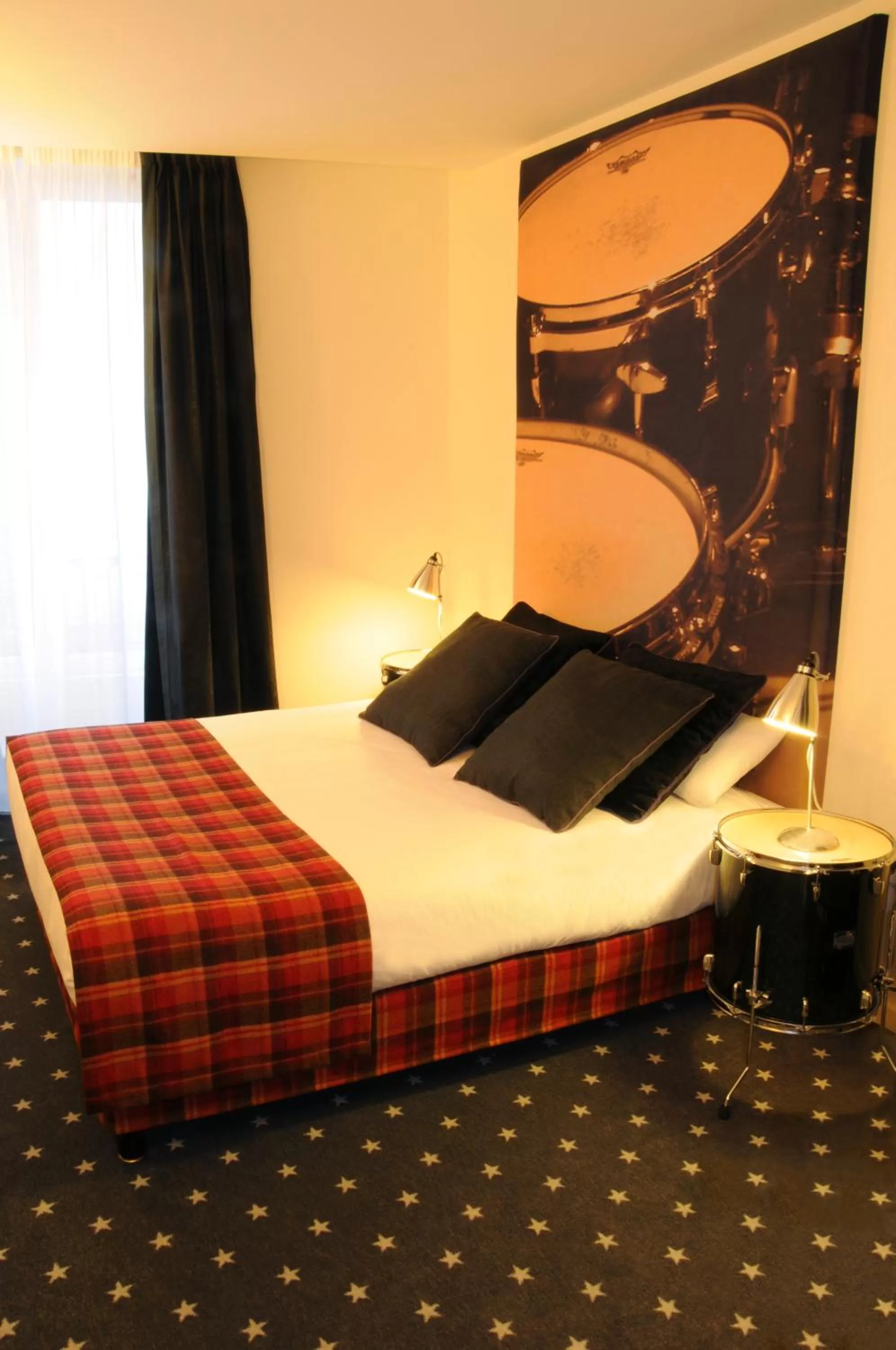 Bed in Hôtel du Triangle d'Or