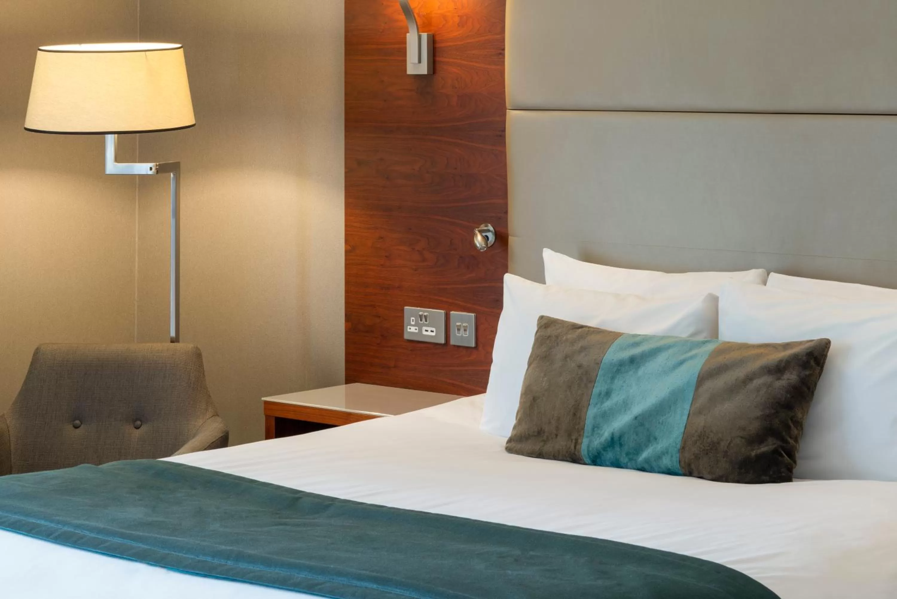 Bedroom, Bed in Crowne Plaza London - Docklands by IHG