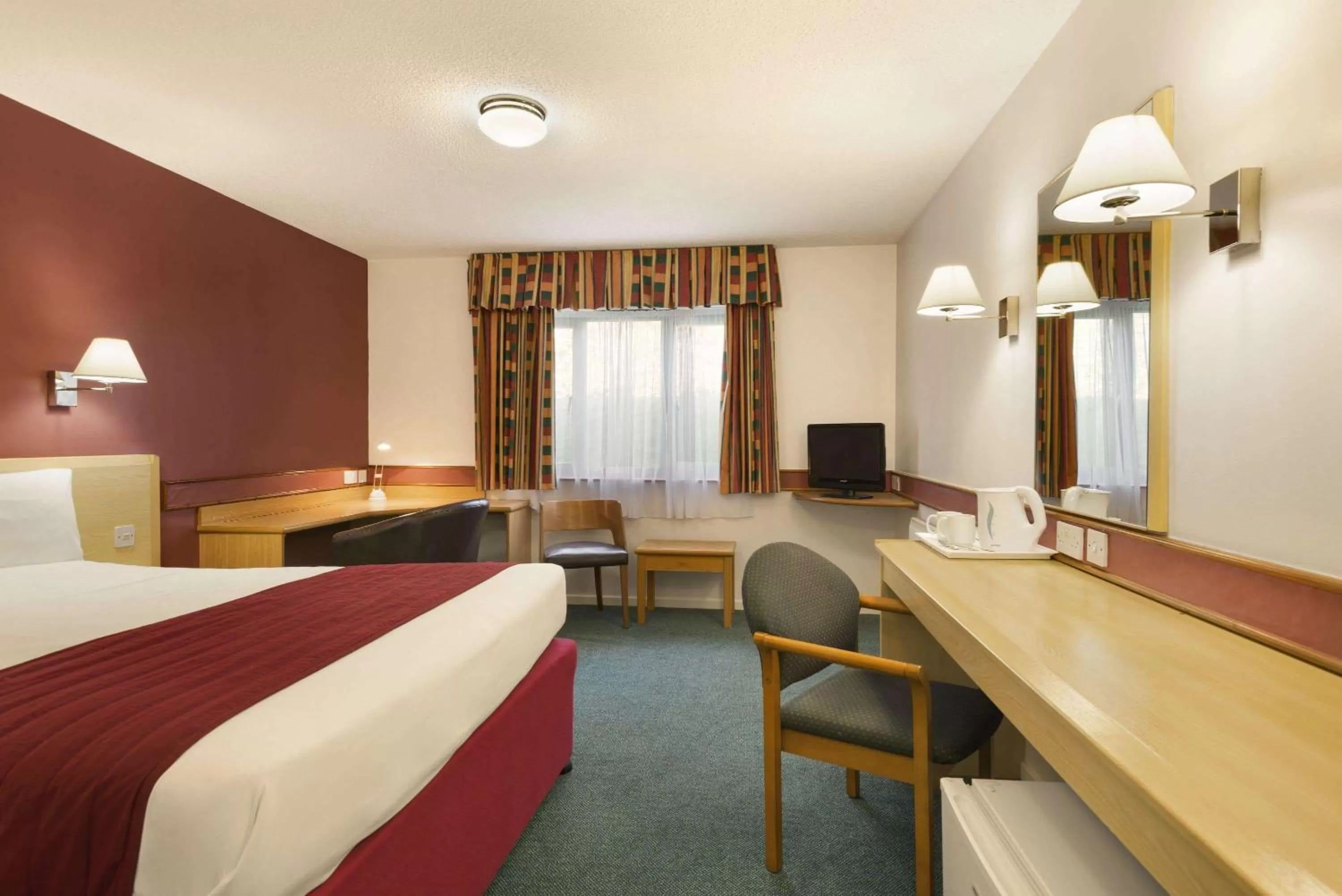 Photo of the whole room, Bed in Days Inn Hotel Bradford - Leeds