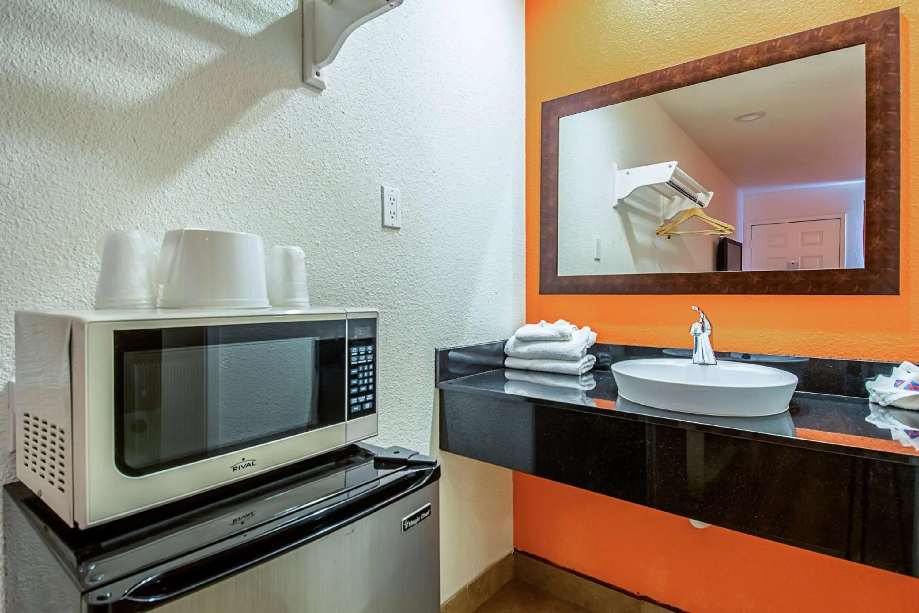 Photo of the whole room in Motel 6-Bakersfield, CA - Airport