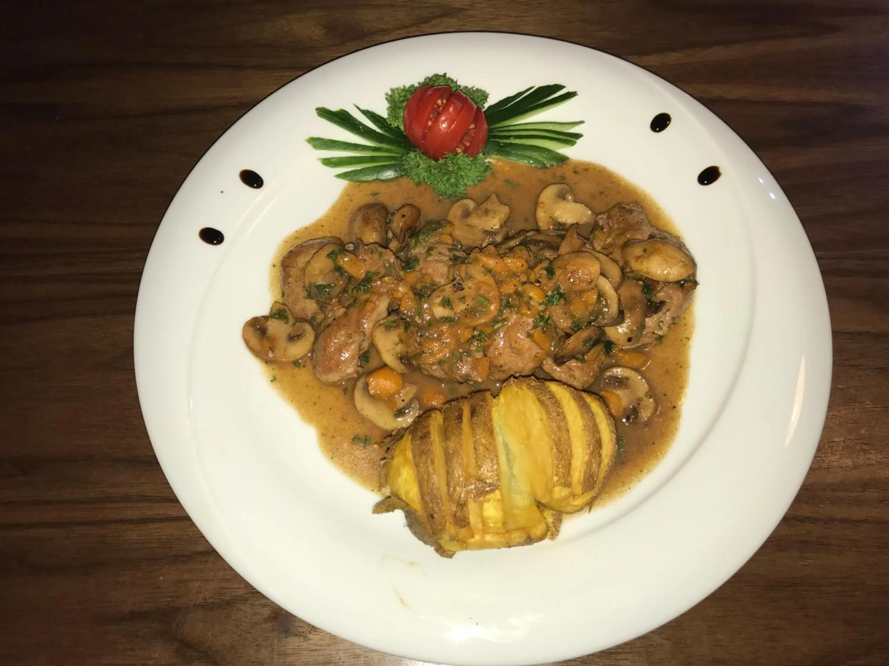 Hotel Aristocrat & Fish Restaurant