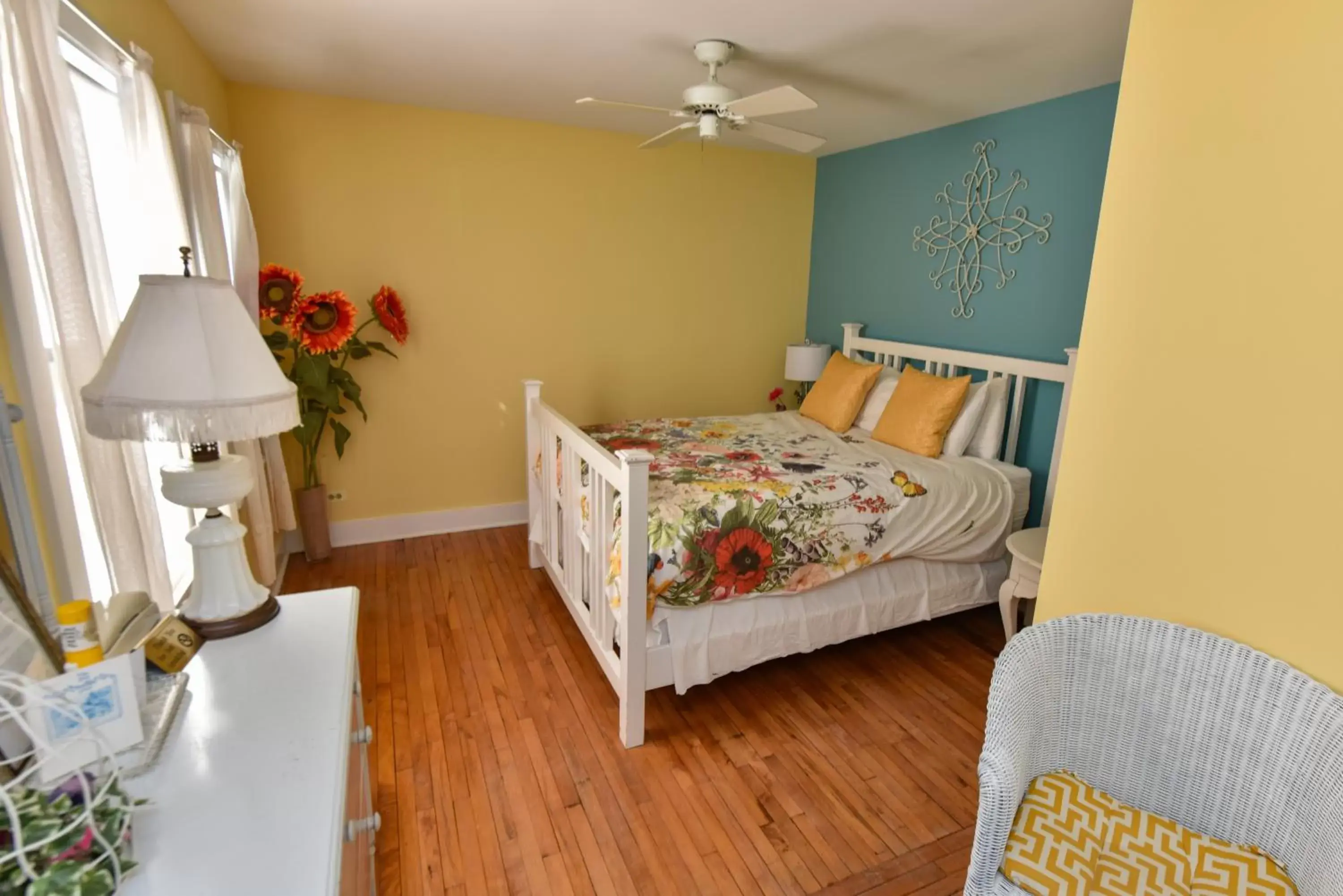 Queen Room - Summer in The Inn at Union Pier Queen Room - Summer in The Inn at Union Pier