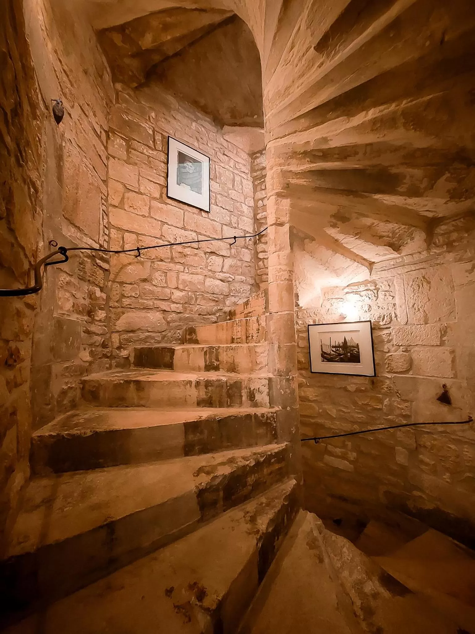 Property building, Bathroom in Les Lauriers Roses - Maison d'Hôtes