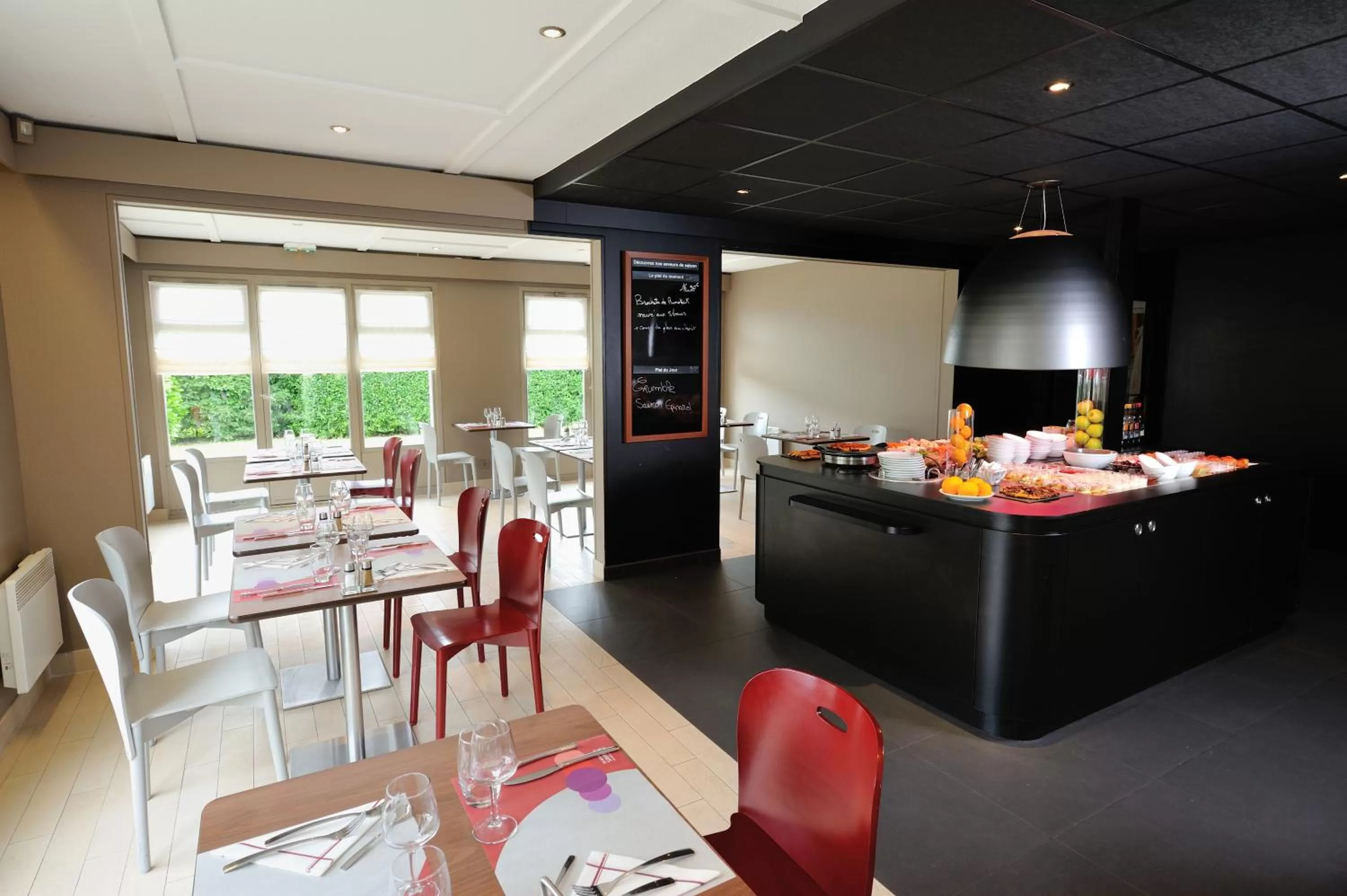 Restaurant/places to eat in Campanile Reims Est - Taissy