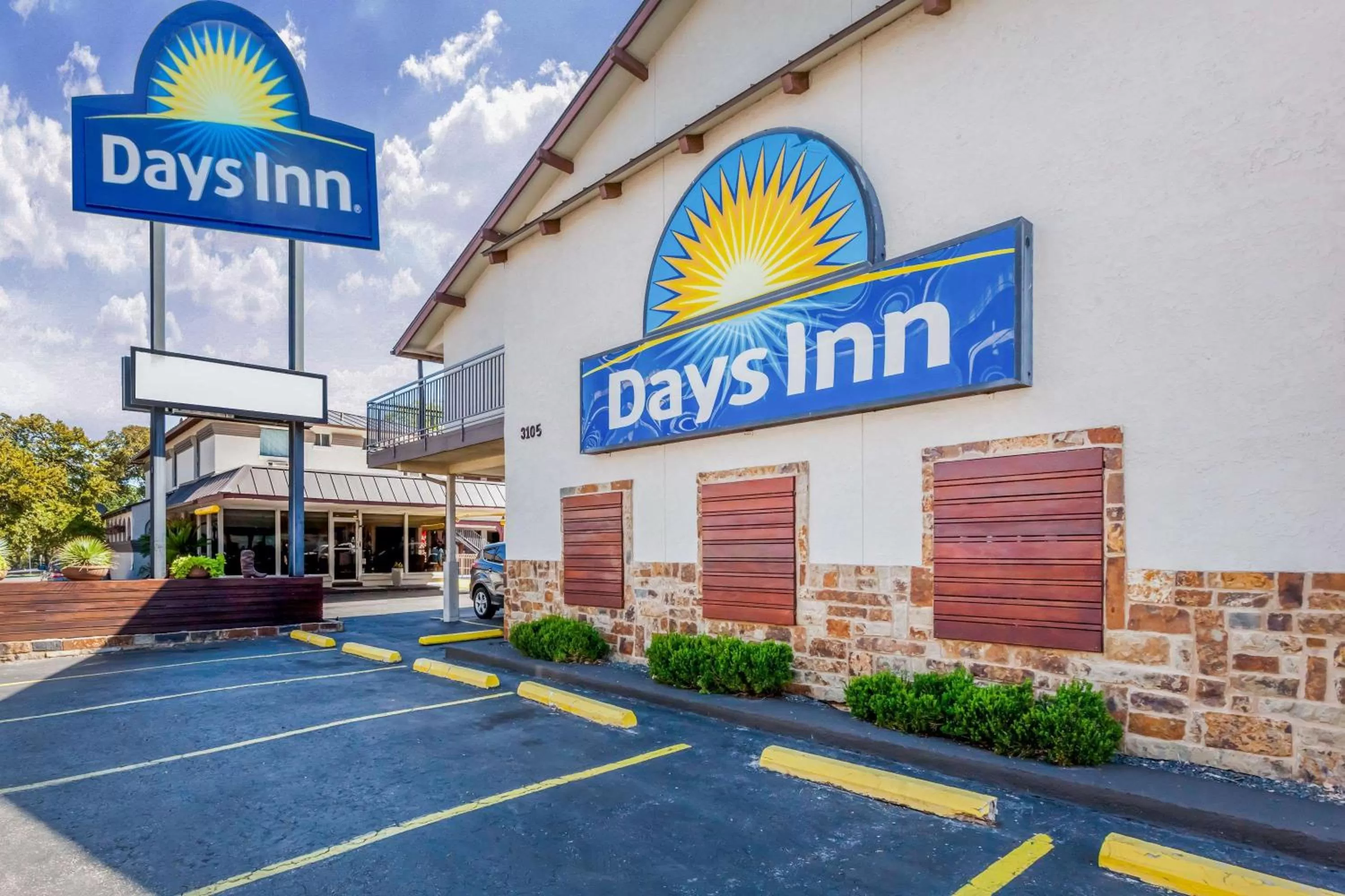 Property building in Days Inn by Wyndham Austin/University/Downtown