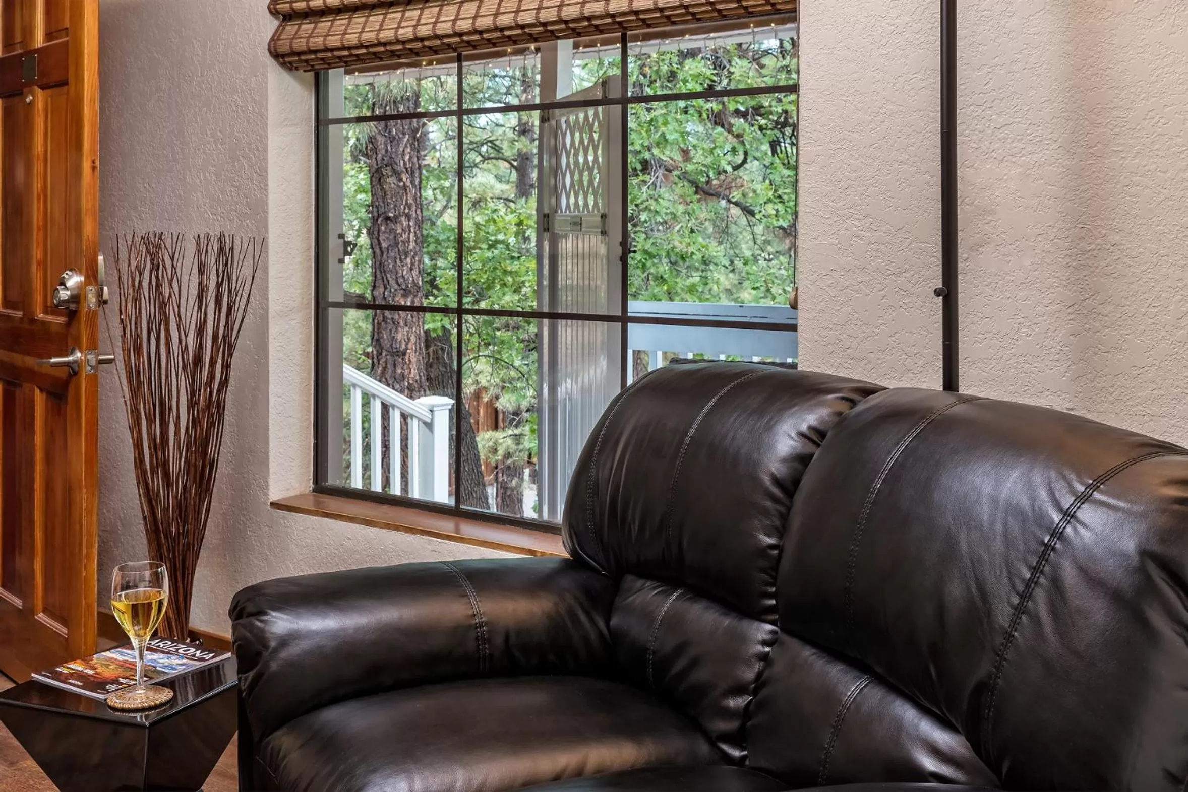 Living room in Sheridan House Inn- Adult Only Accommodation