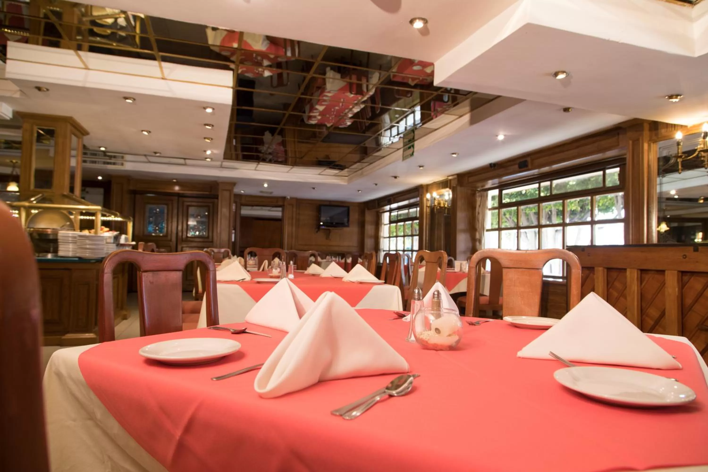 Restaurant/places to eat in Country Plaza