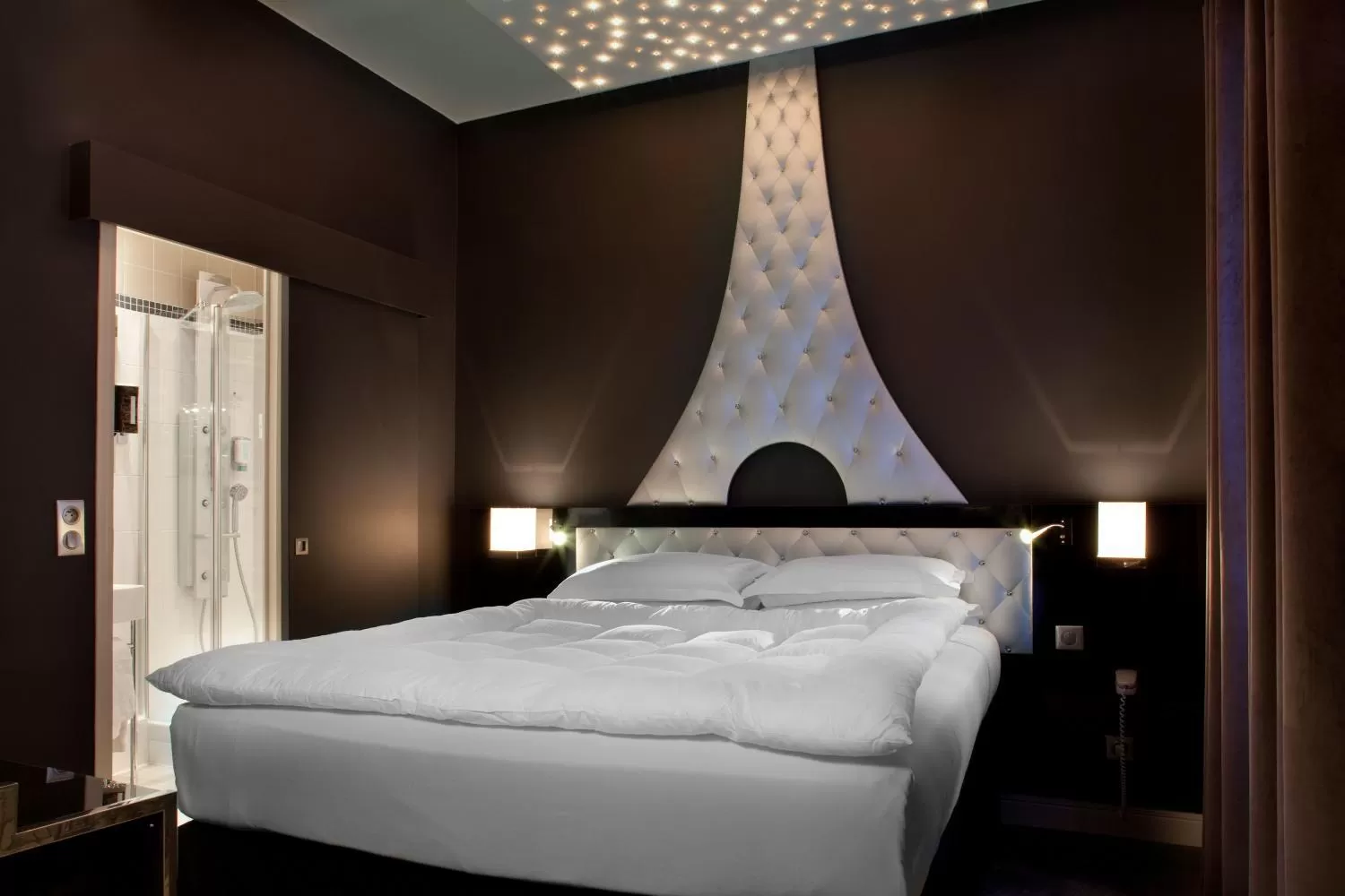 Photo of the whole room, Bed in Petit Madeleine Hôtel