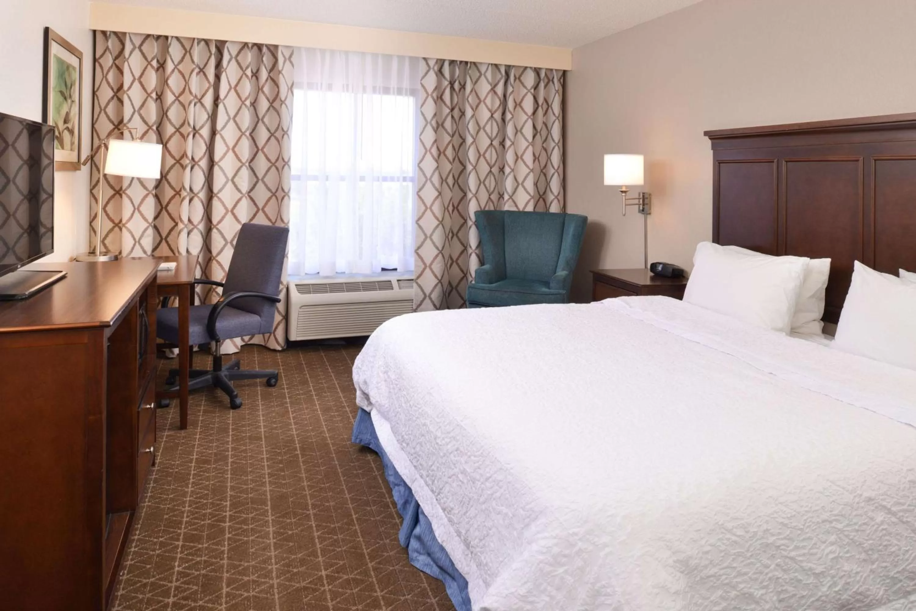 Bed in Hampton Inn & Suites Pueblo-Southgate