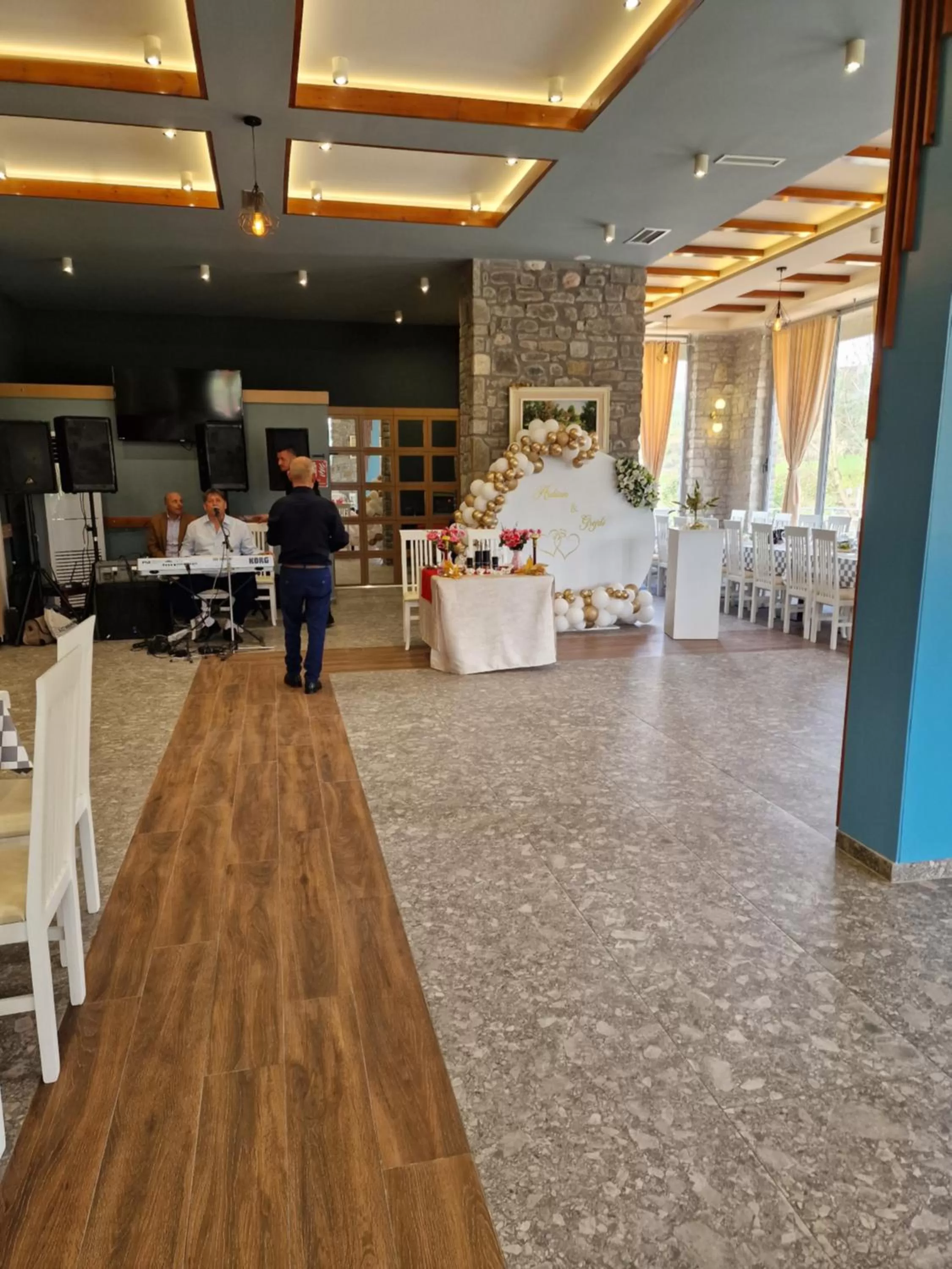 Entertainment, Restaurant/Places to Eat in Hotel Baci