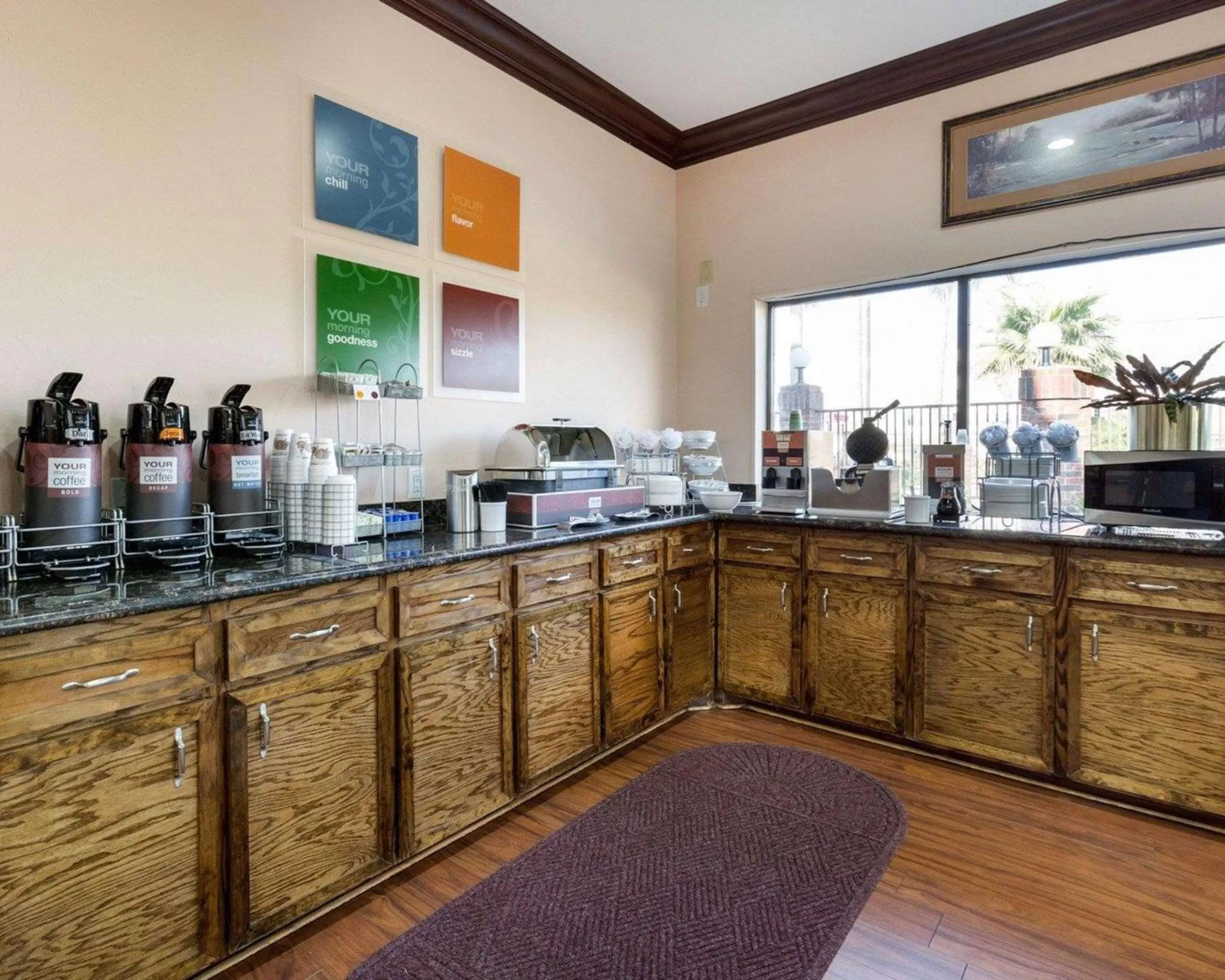 Restaurant/places to eat in Comfort Suites Lake Jackson Clute