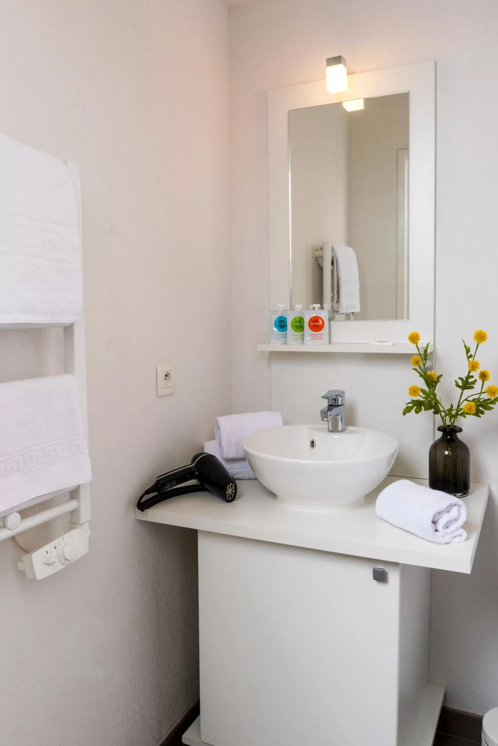 Bathroom in Ténéo Apparthôtel Bordeaux Maritime - Cité du vin