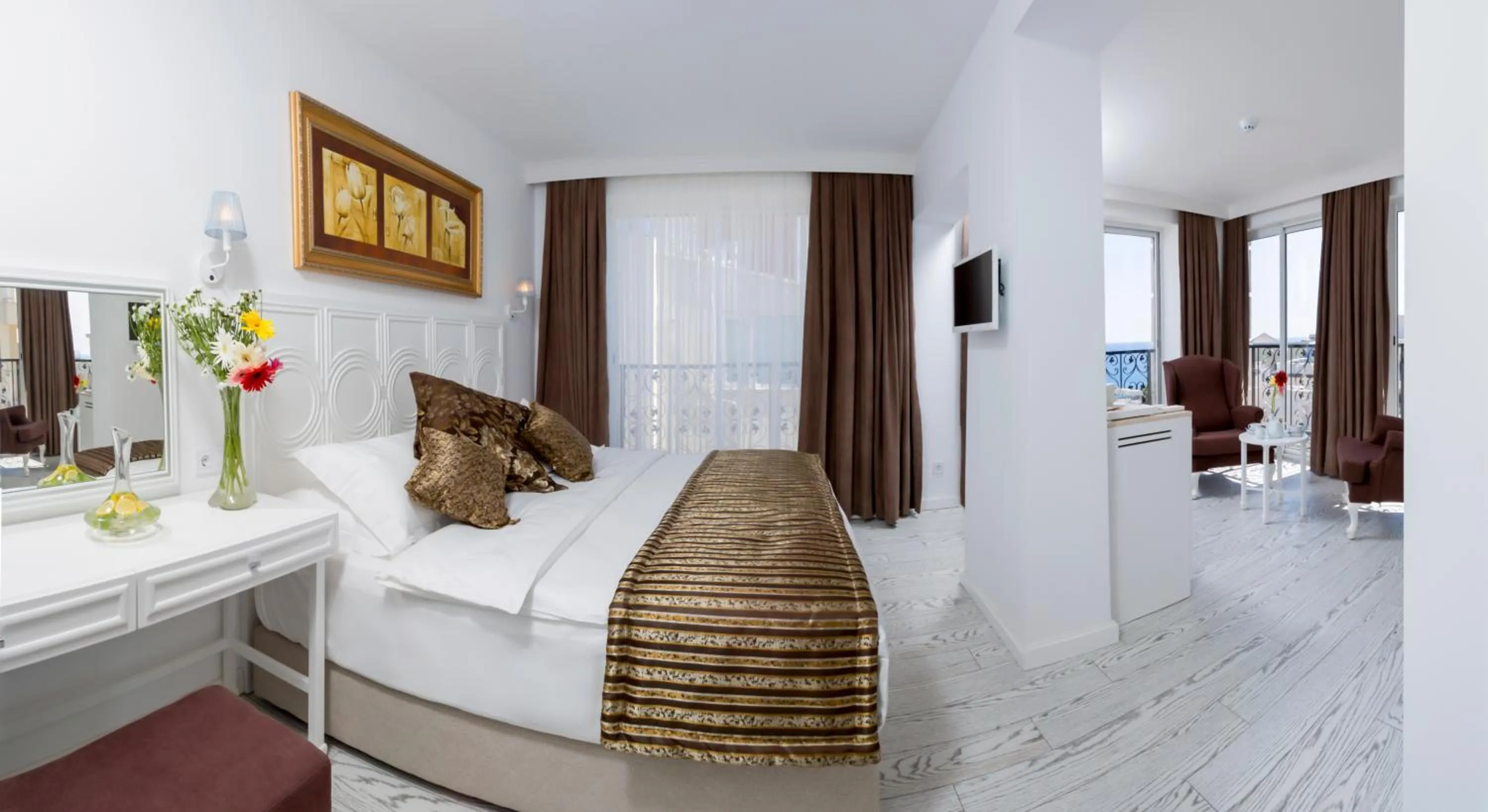 Bed in Wise Hotel & Spa - Adults Only