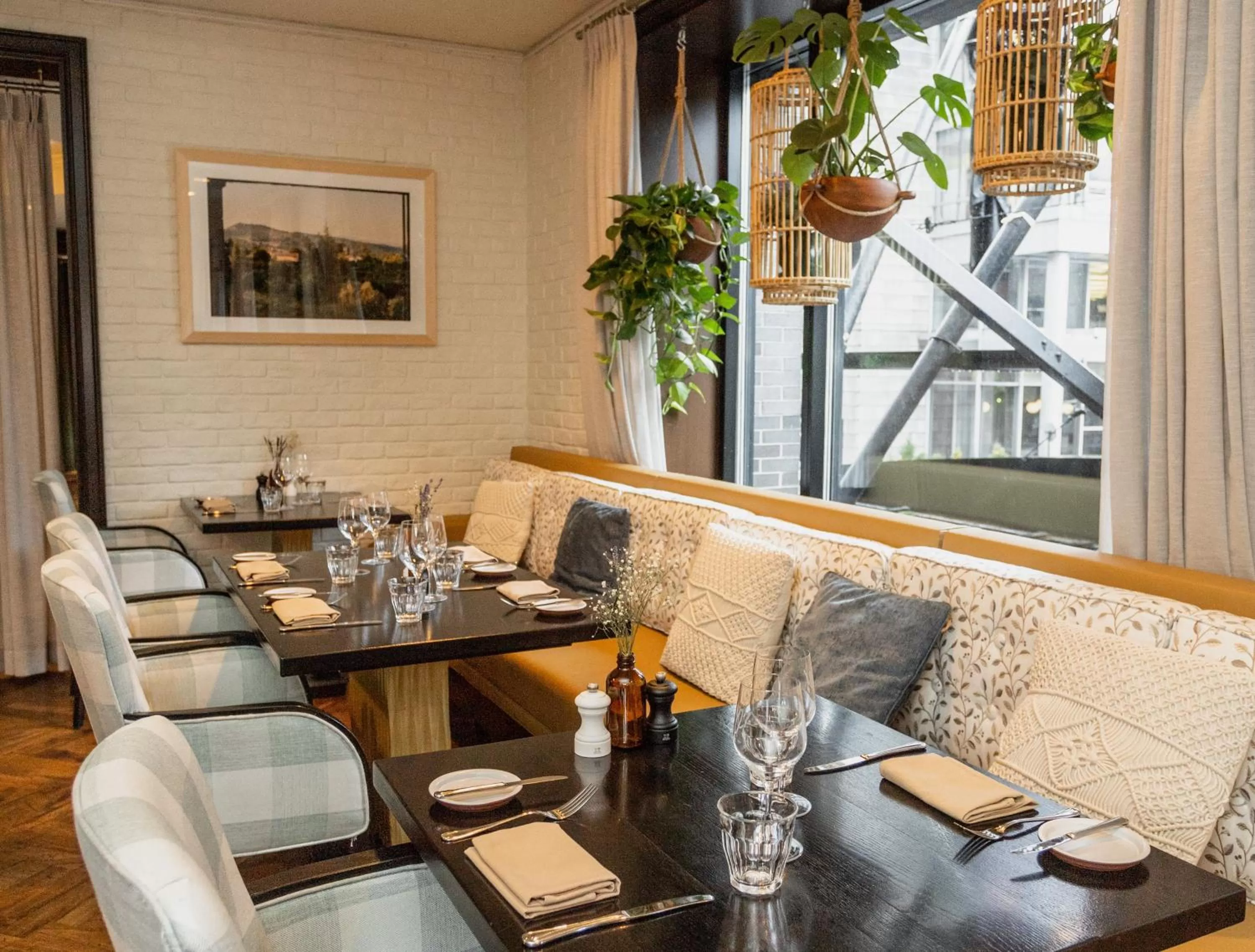 Restaurant/places to eat in InterContinental Montreal by IHG