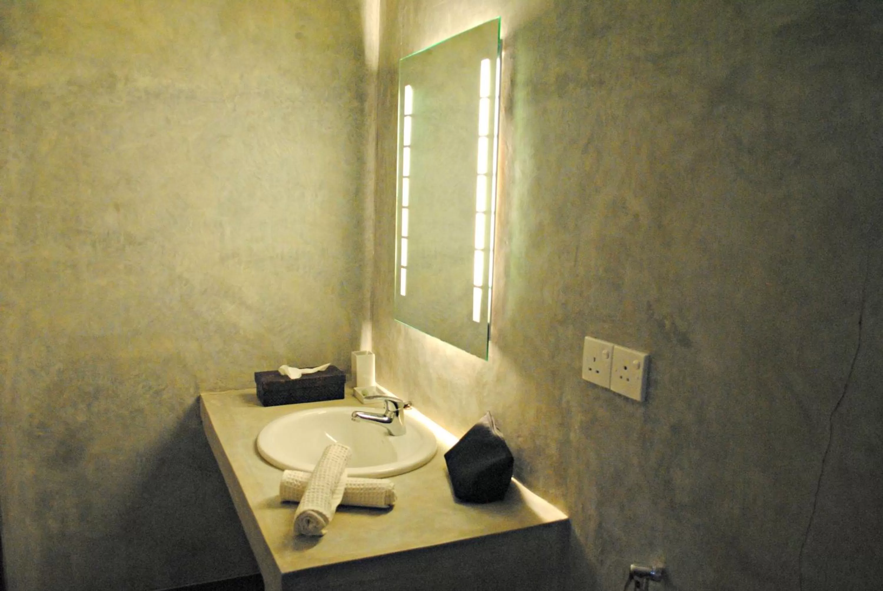 Bathroom in Wasantha Garden Hotel Restaurant & Ayurvedic Treatment
