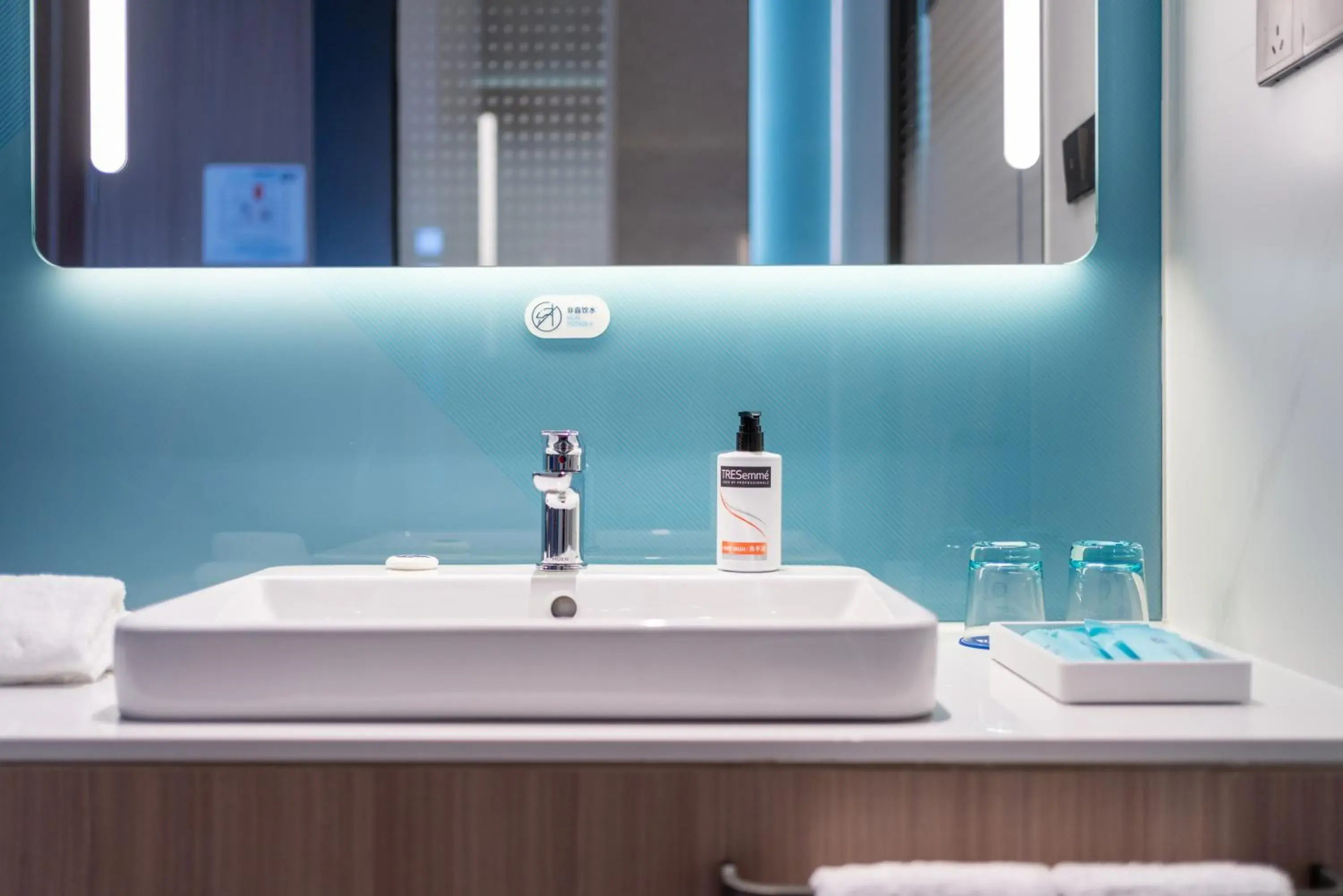 1 King Bed Suite in Holiday Inn Express Shantou Chenghai 1 King Bed Suite in Holiday Inn Express Shantou Chenghai