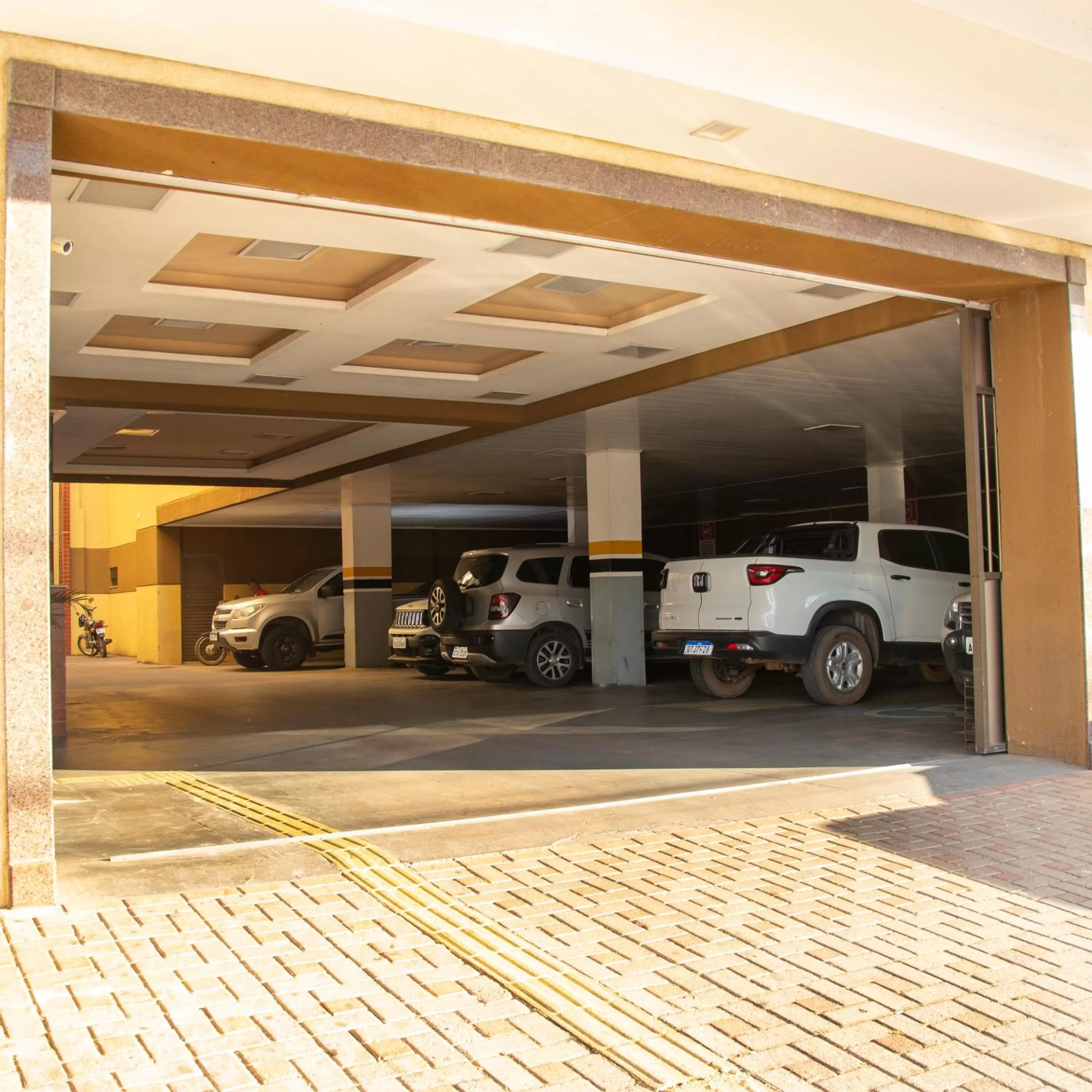 Facade/entrance in Larison Executive - by Easy Hotéis