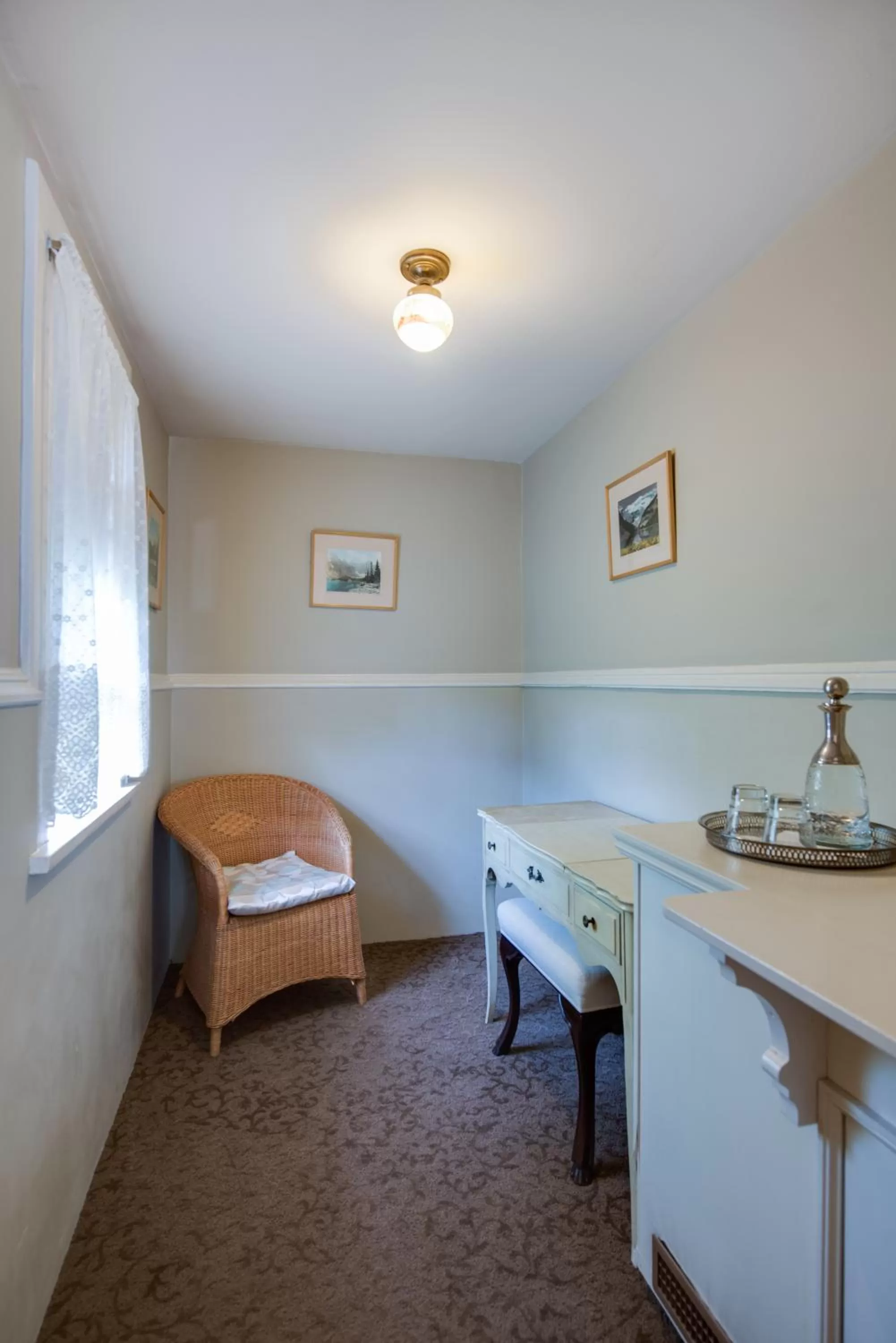 hair dresser, Bed in O Canada House Bed & Breakfast