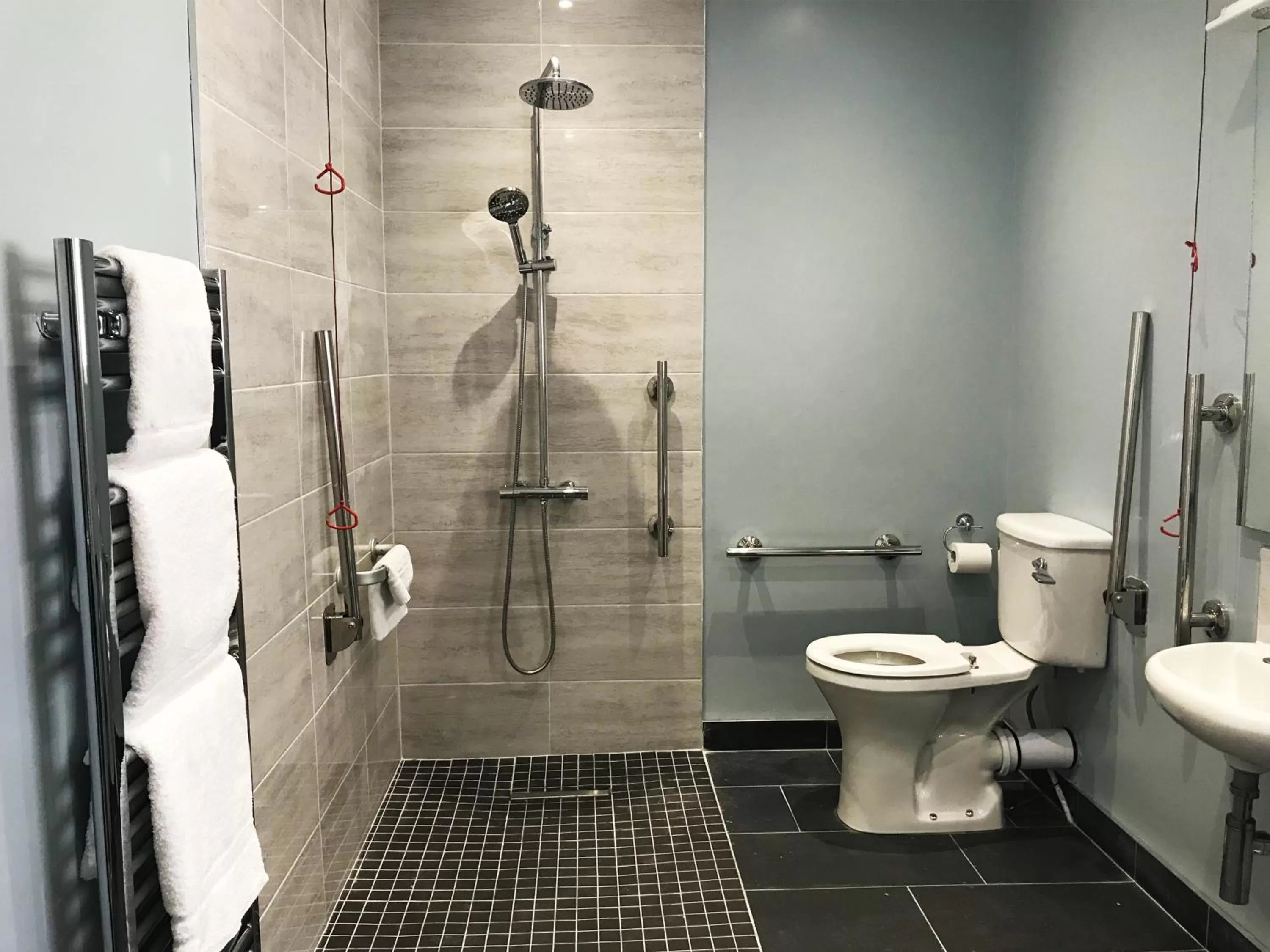 Bathroom in Titanic Guest 4 Star Boutique- Tourism NI certified- Free parking