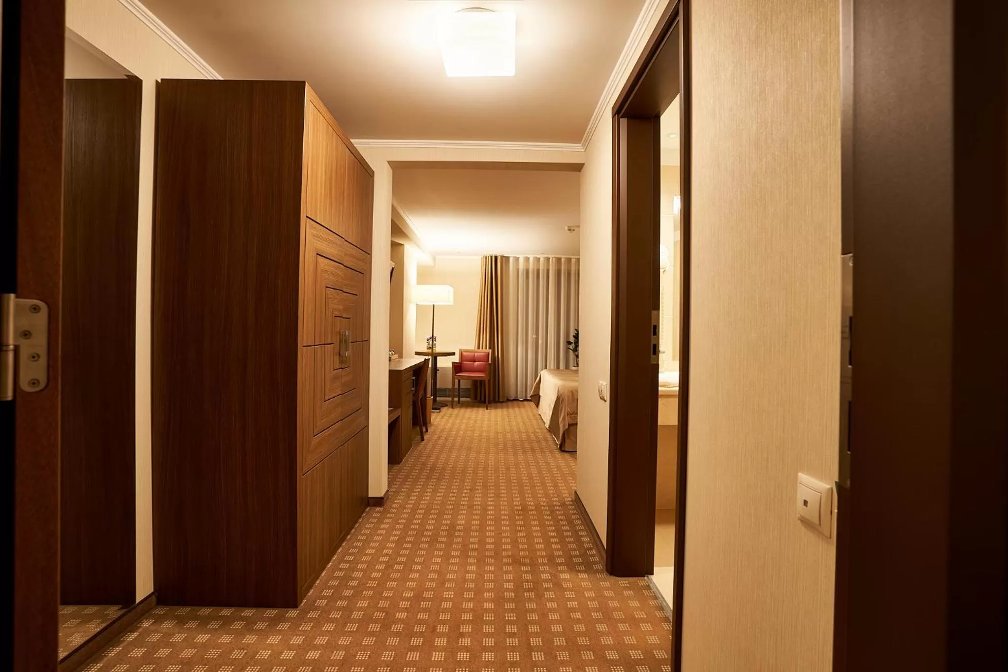 wardrobe, Bed in Petrodava ONE