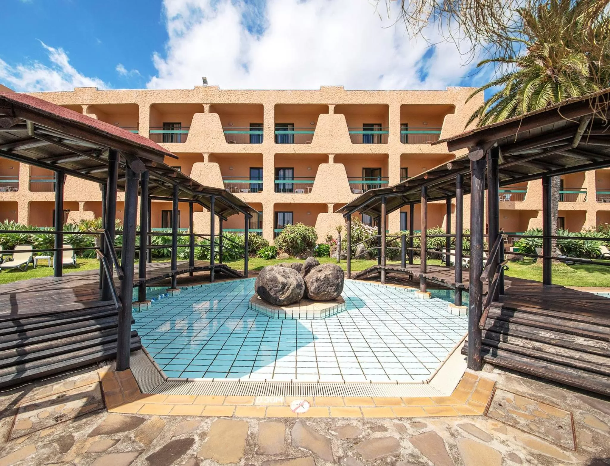 Swimming pool in Dom Pedro Garajau