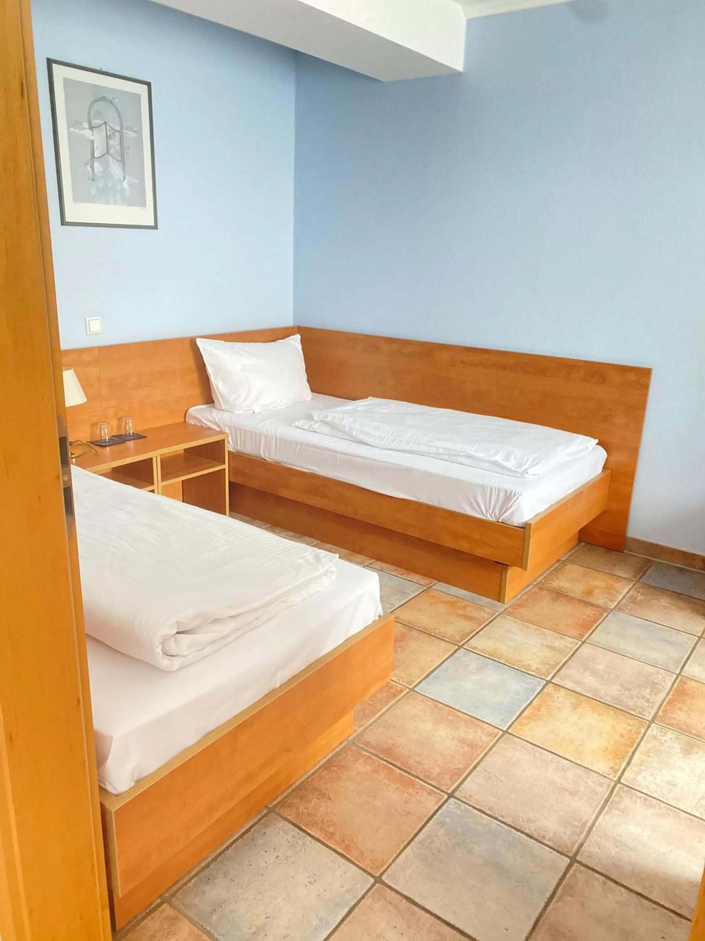 Bed in Vintage Hotel Köln Pulheim - Kostenlose Parkplätze