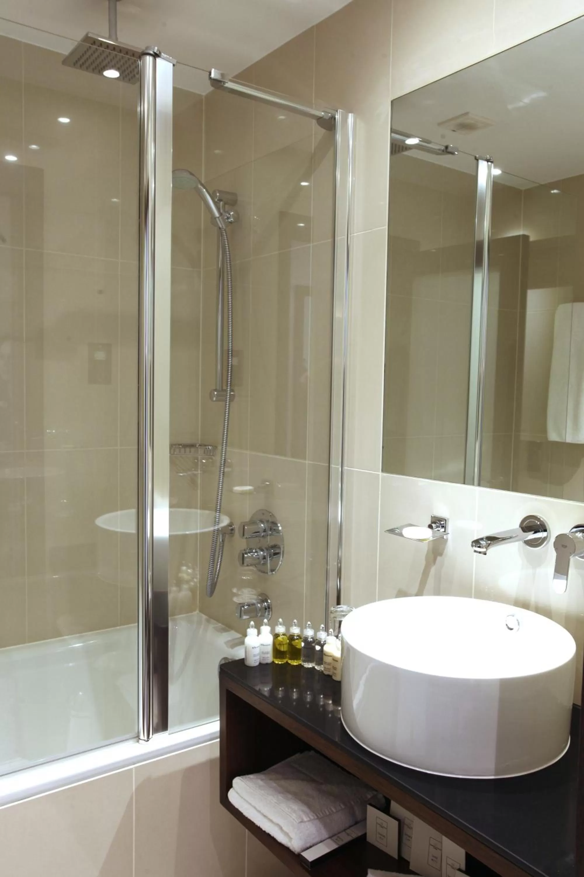 Bathroom in Park Avenue Baker Street