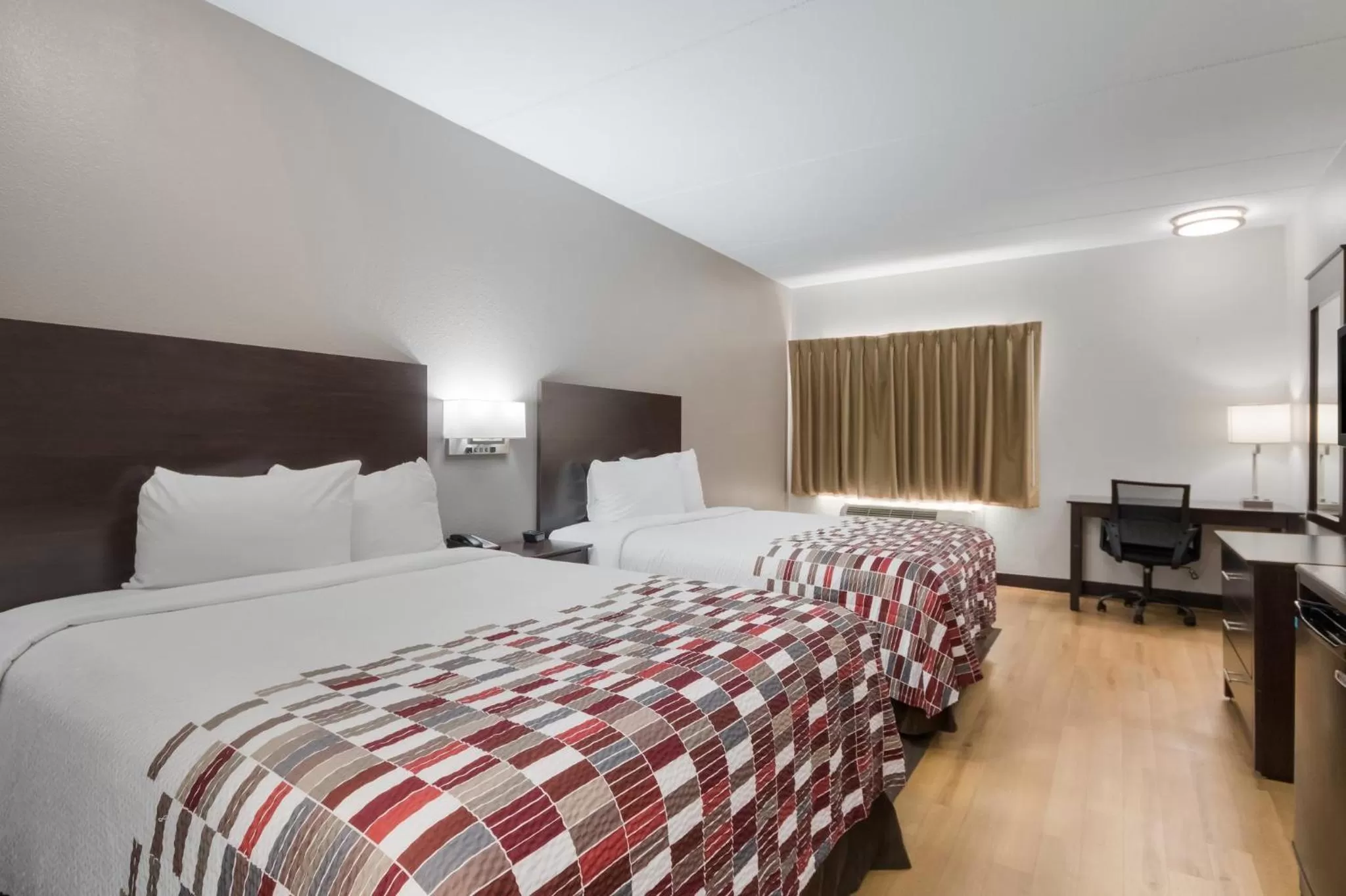 Bedroom, Bed in Red Roof Inn San Antonio - Seaworld Northwest