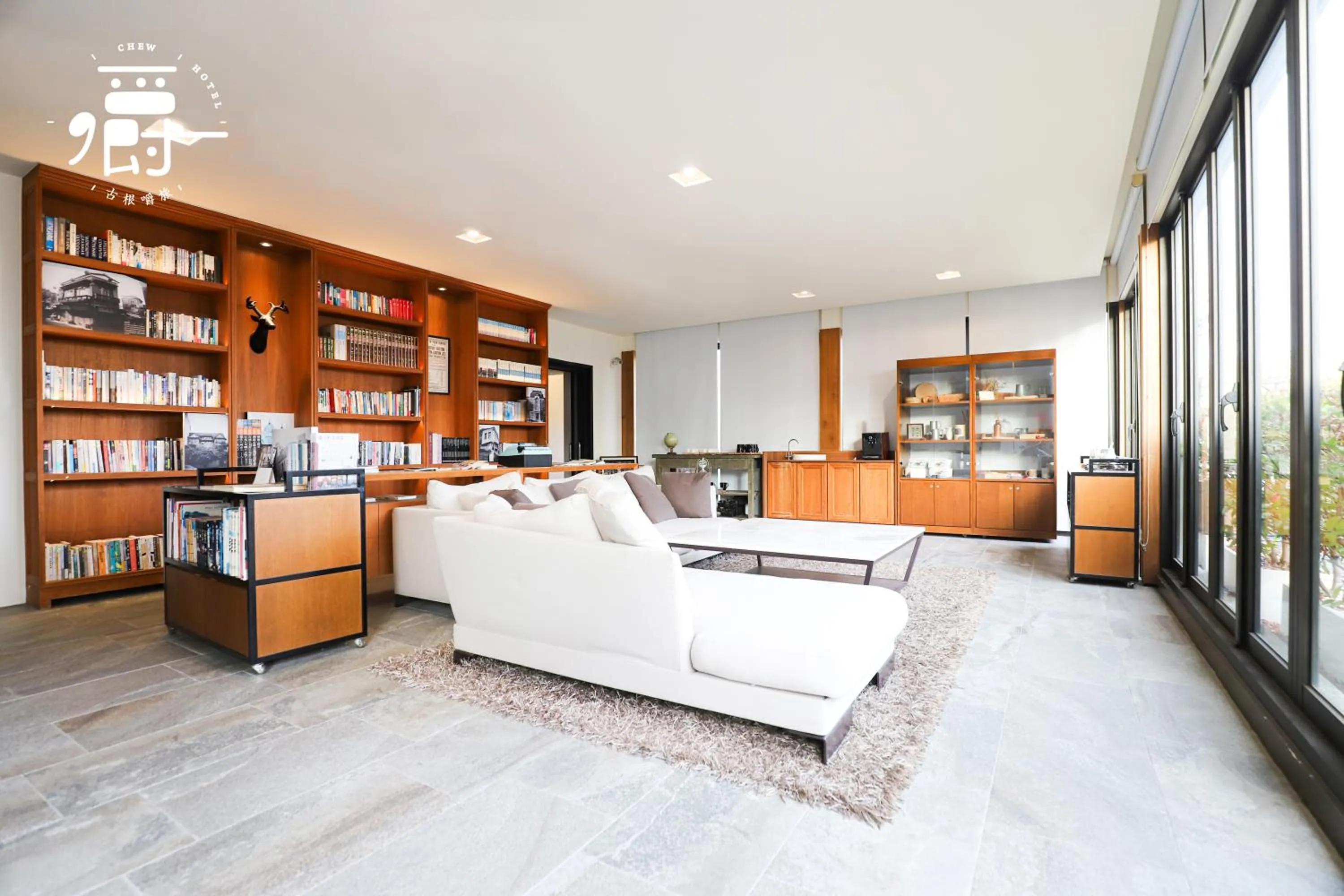 Library in Roots Chew Hotel